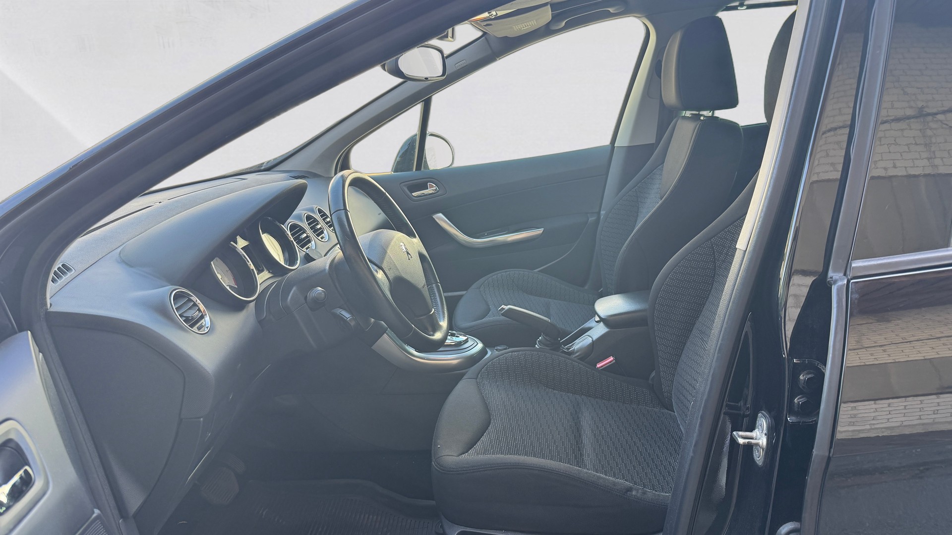 PEUGEOT 308 SW 1.6 16V Turbo-image-14