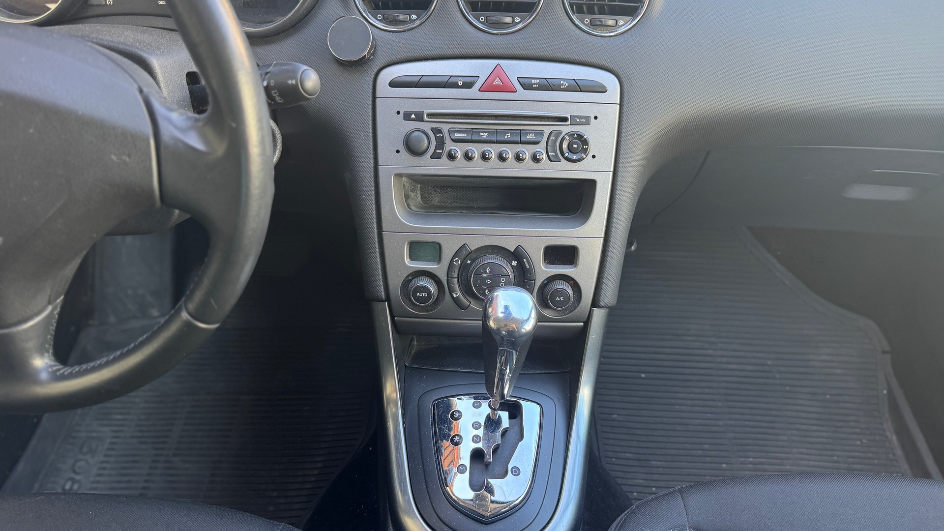PEUGEOT 308 SW 1.6 16V Turbo-image-16