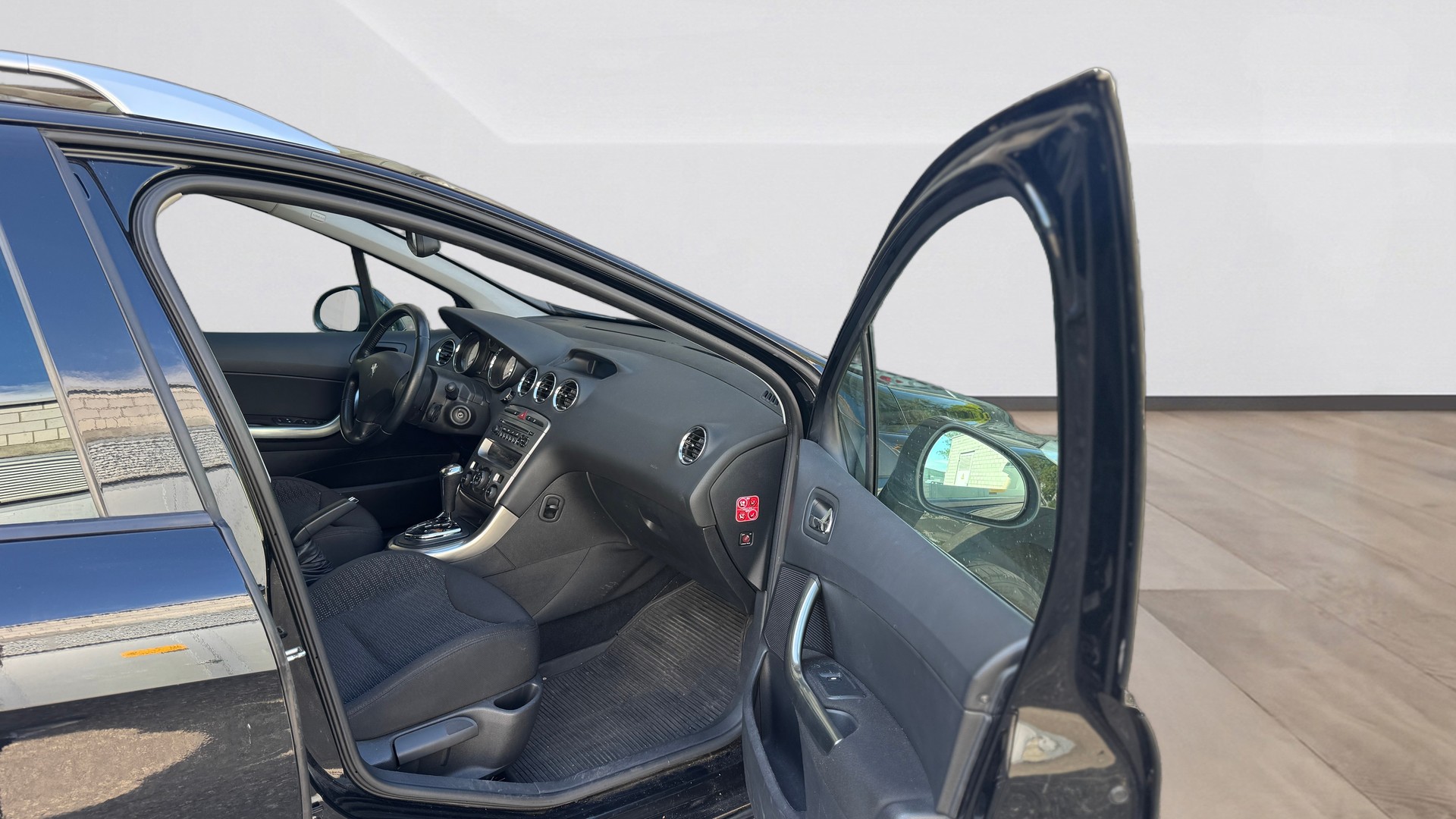 PEUGEOT 308 SW 1.6 16V Turbo-image-12