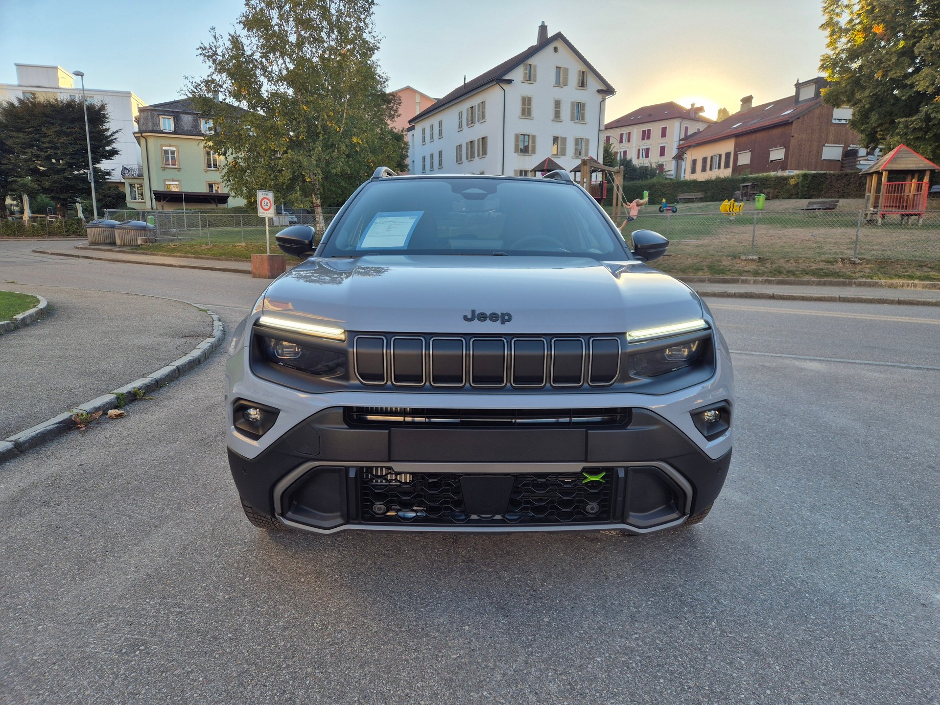 JEEP Avenger 1.2 Turbo MHEV Overland Leather 4xe-image-5