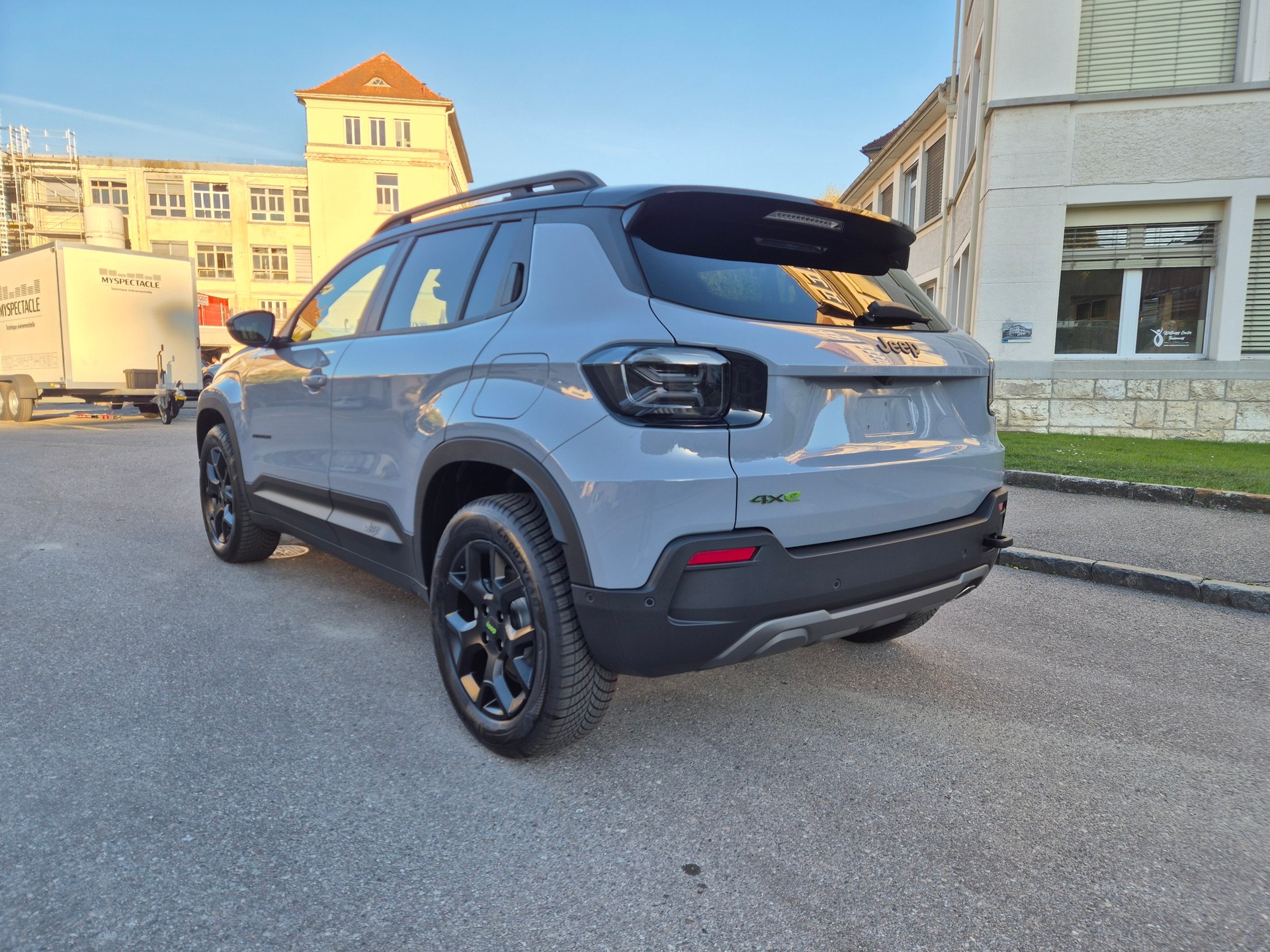 JEEP Avenger 1.2 Turbo MHEV Overland Leather 4xe-image-2