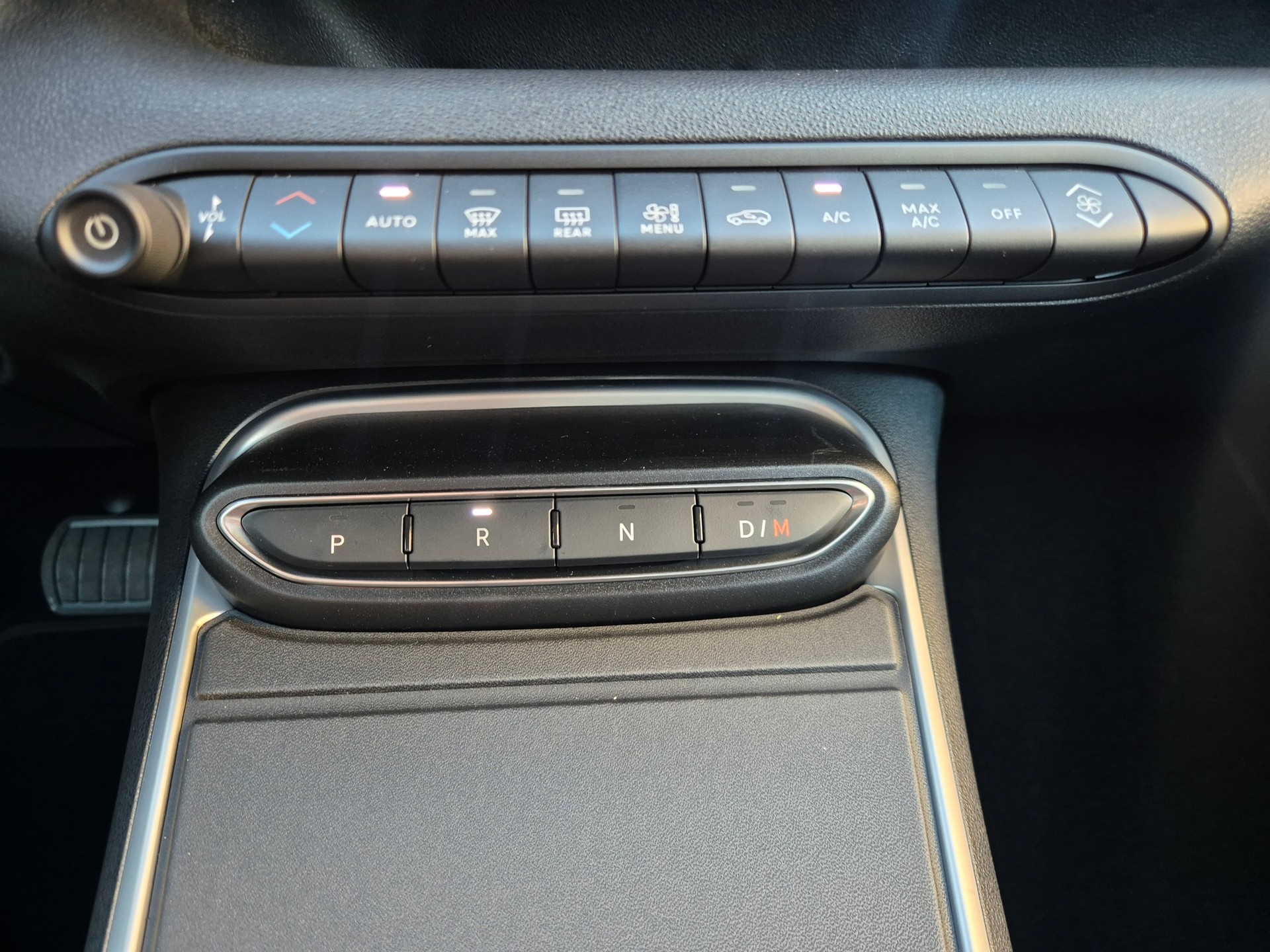 JEEP Avenger 1.2 Turbo MHEV Overland Leather 4xe-image-16