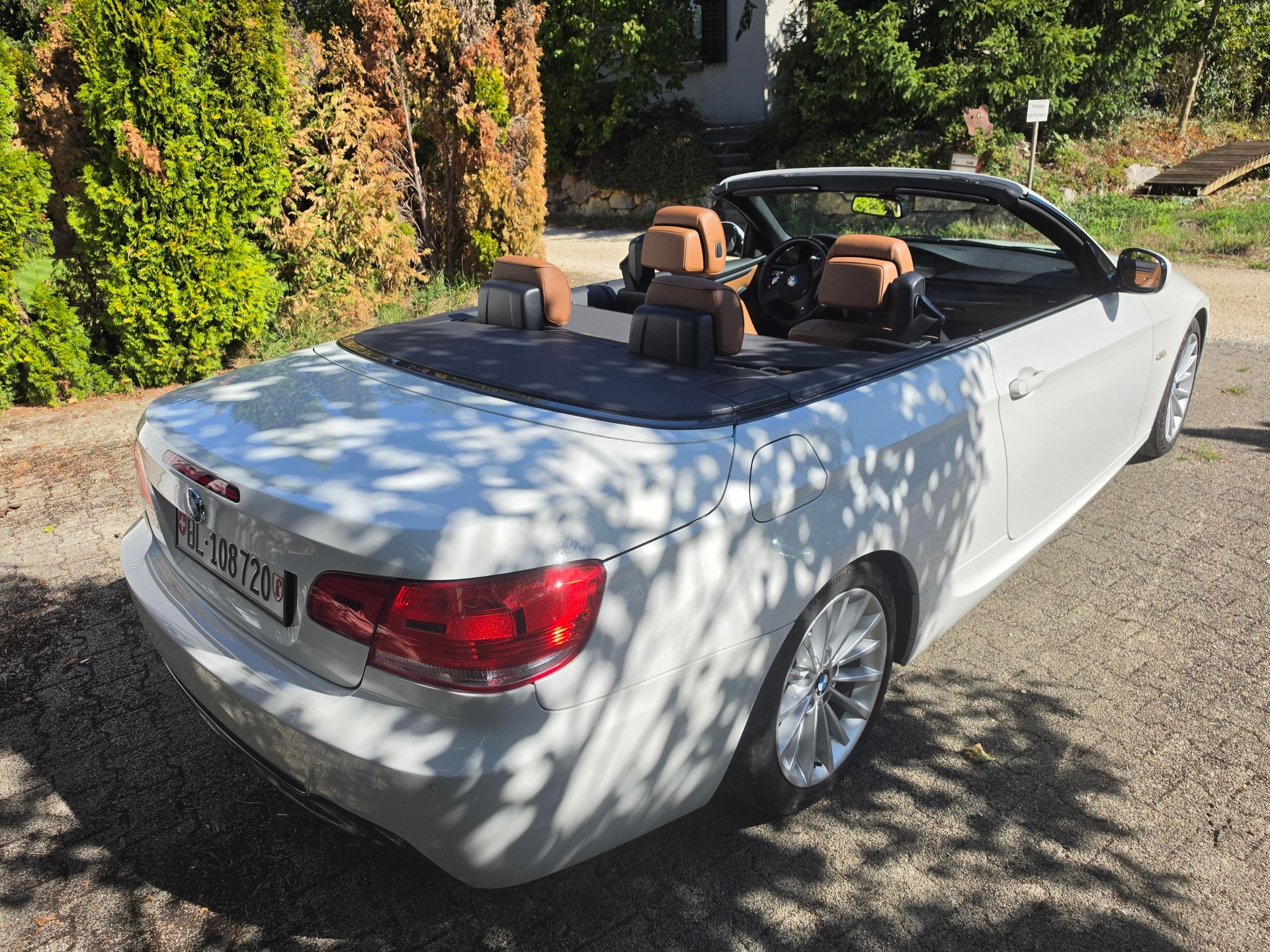 BMW 325i-image-2