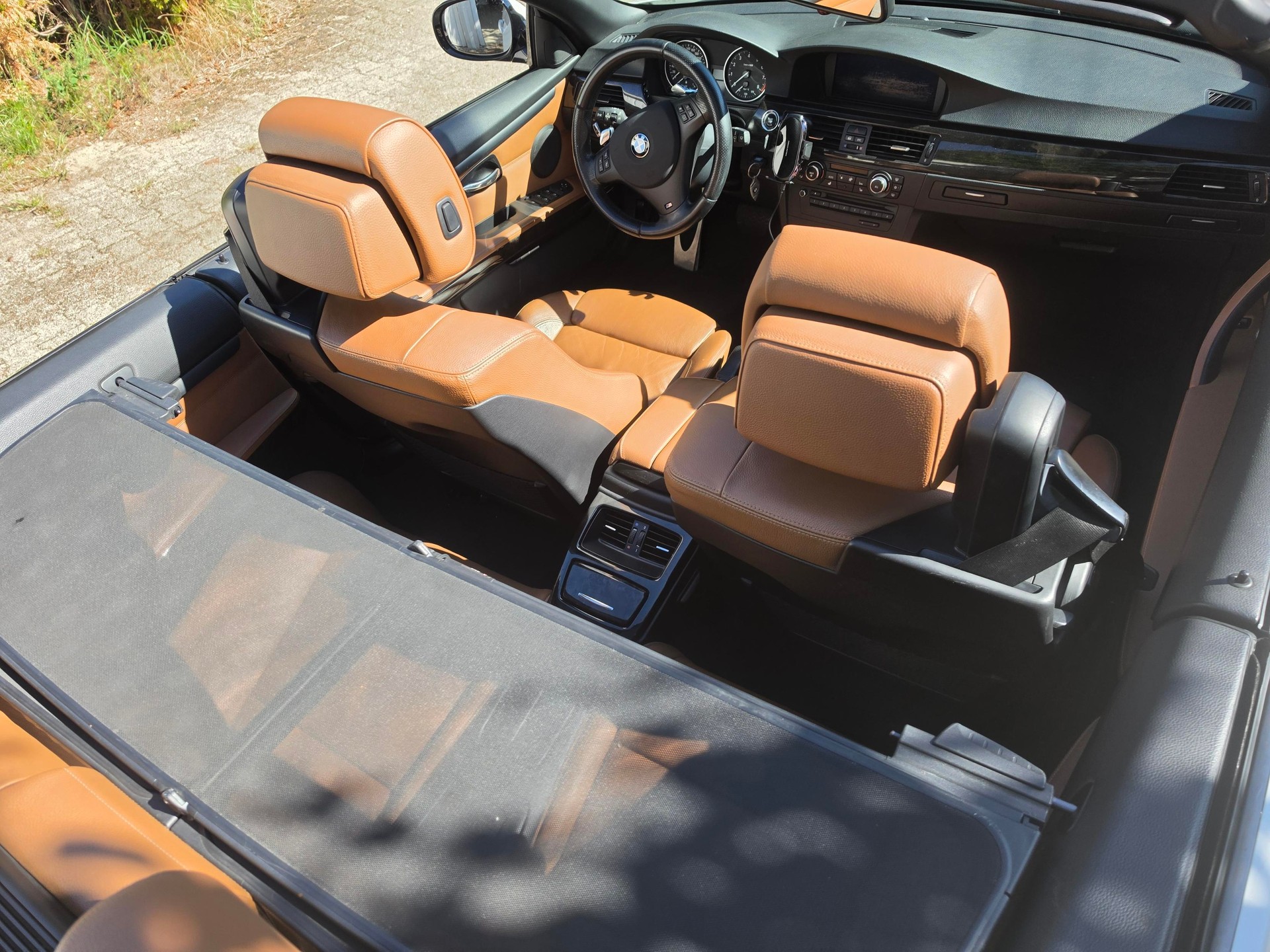 BMW 325i-image-4