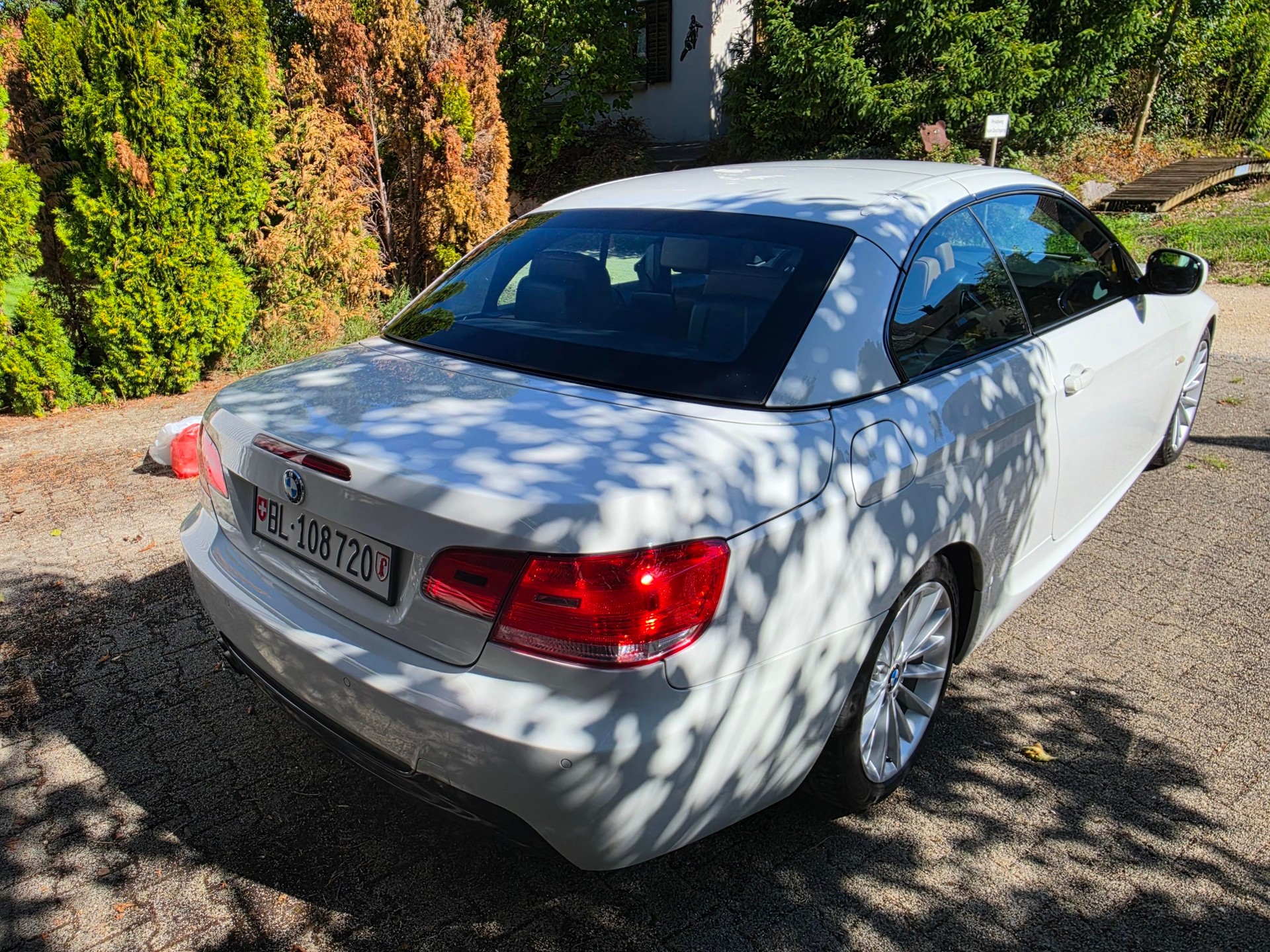 BMW 325i-image-3