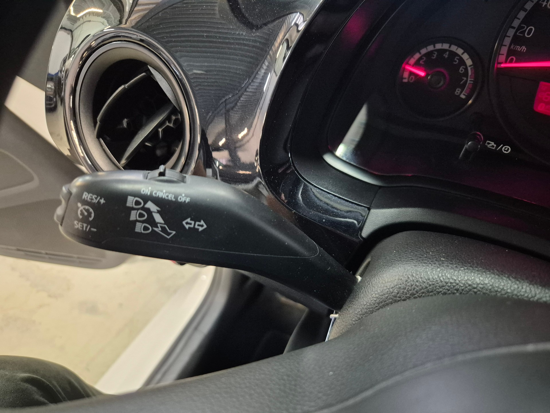 VW Up 1.0 BMT move up-image-8