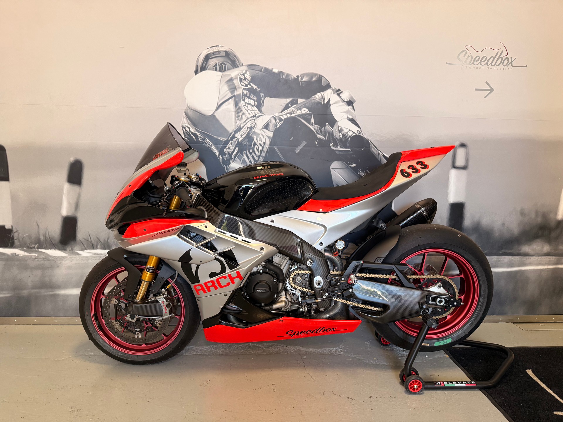 APRILIA RSV4 Factory Stock 1