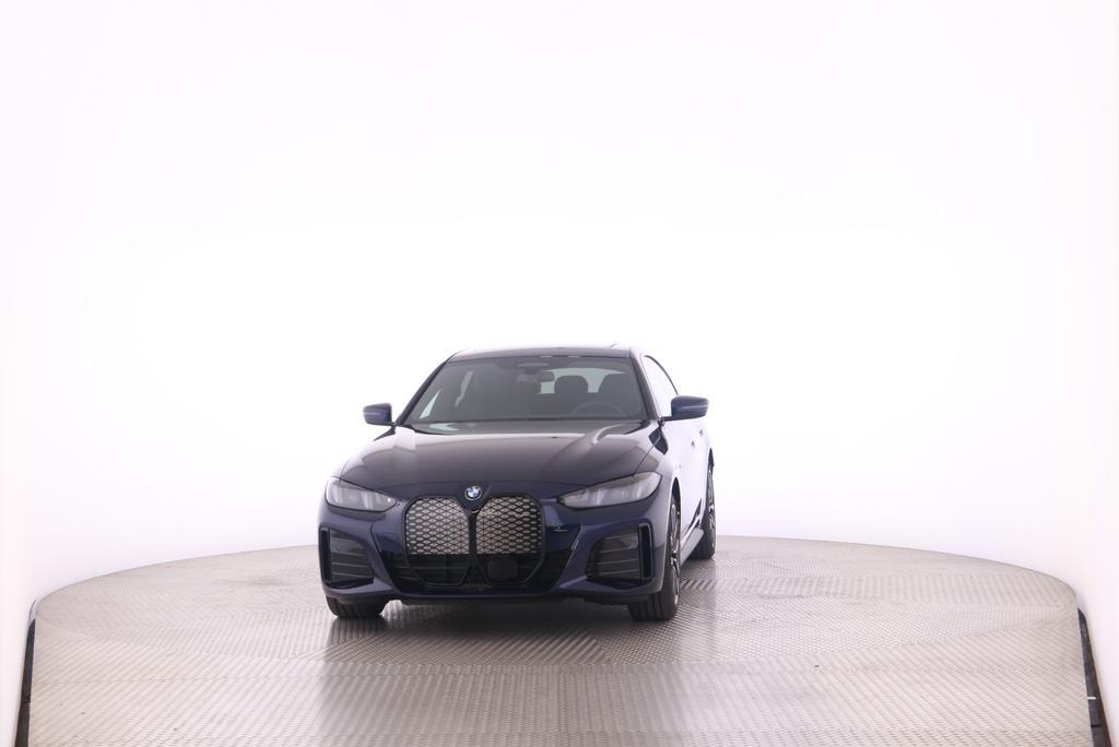 BMW i4 xDrive40-image-11