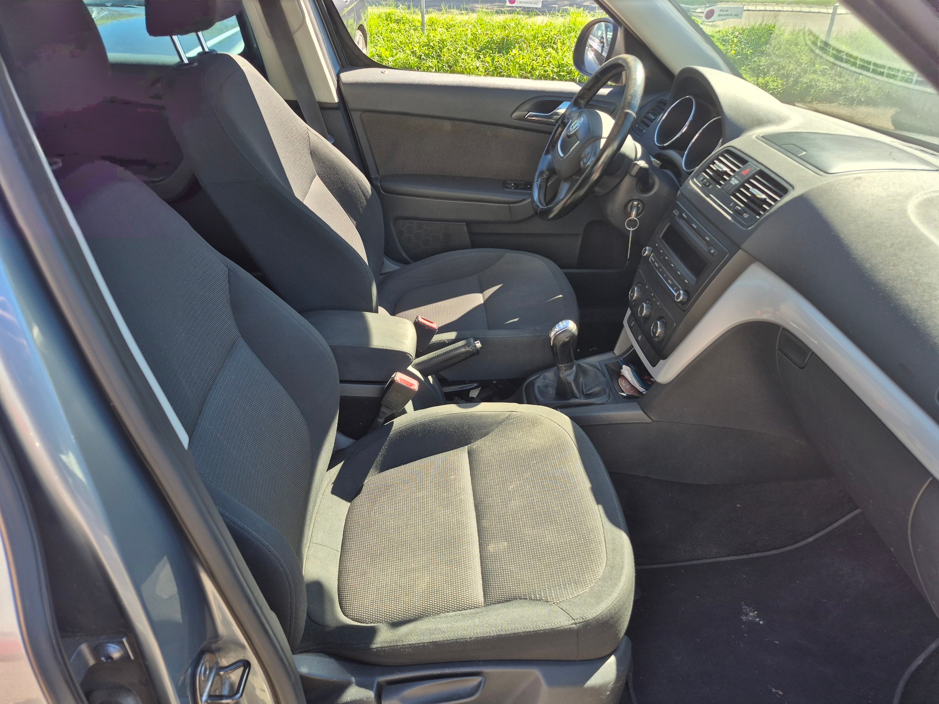 SKODA Yeti 2.0 TDI Experience 4x4-image-5