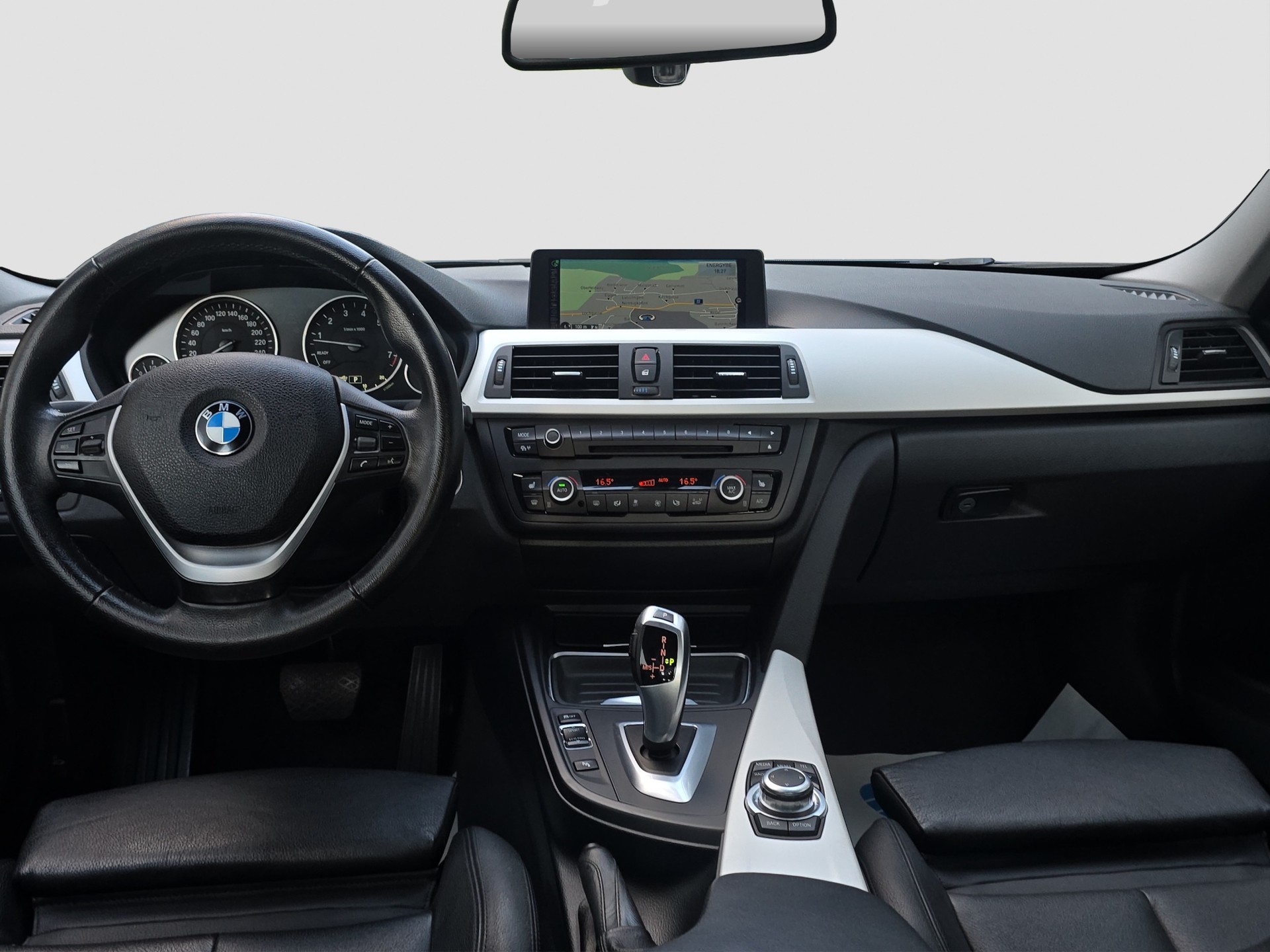 BMW 320i xDrive Steptronic-image-9