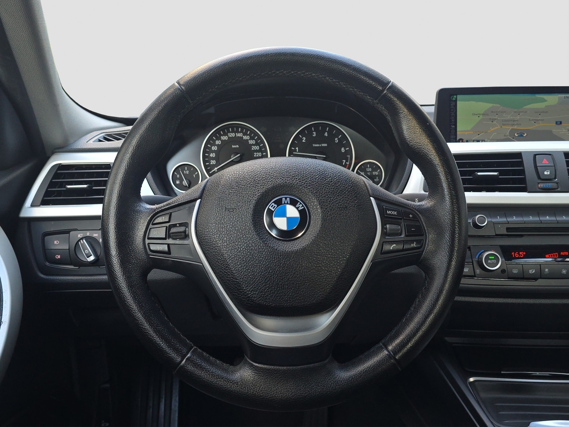 BMW 320i xDrive Steptronic-image-11