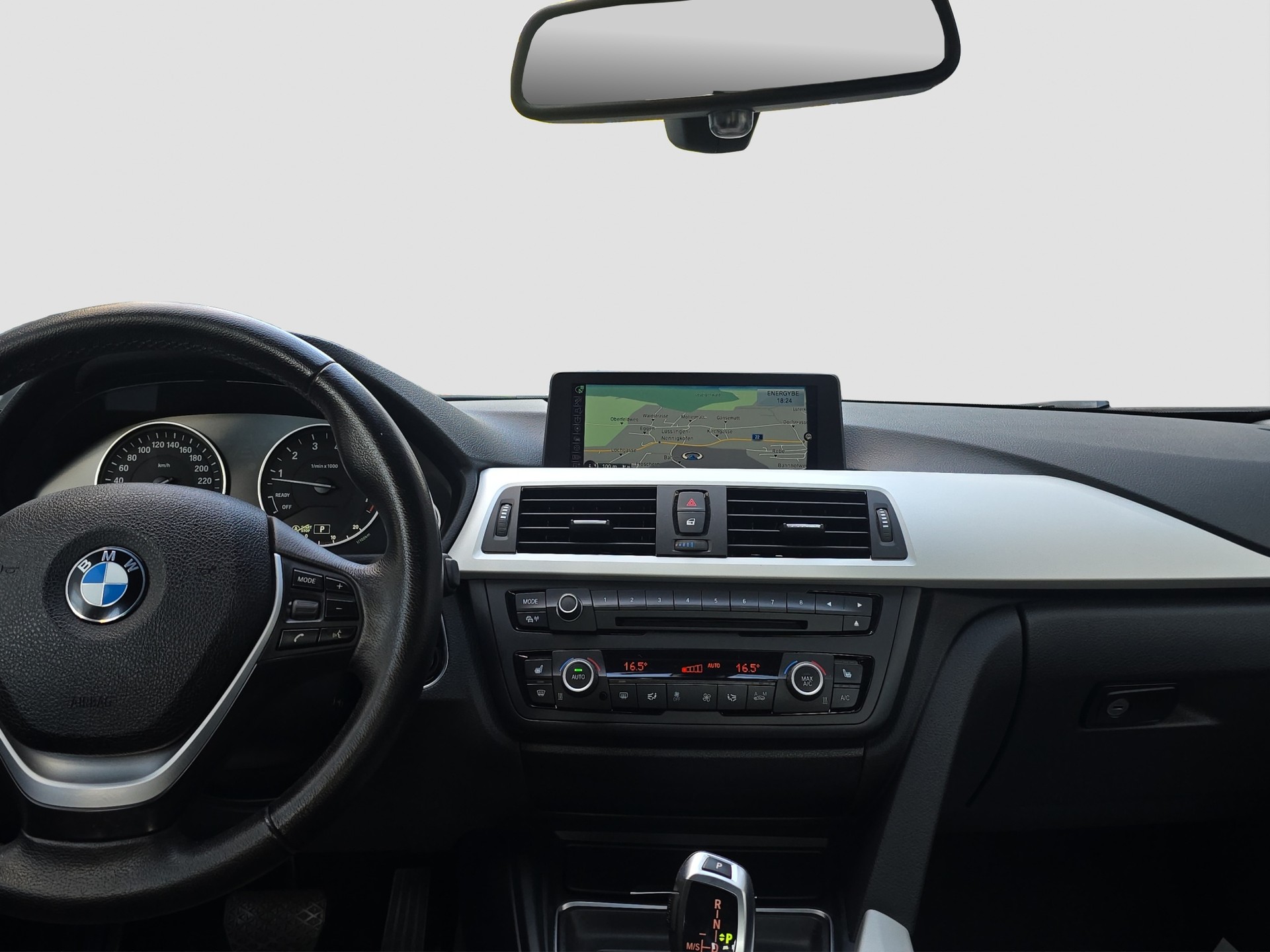 BMW 320i xDrive Steptronic-image-12