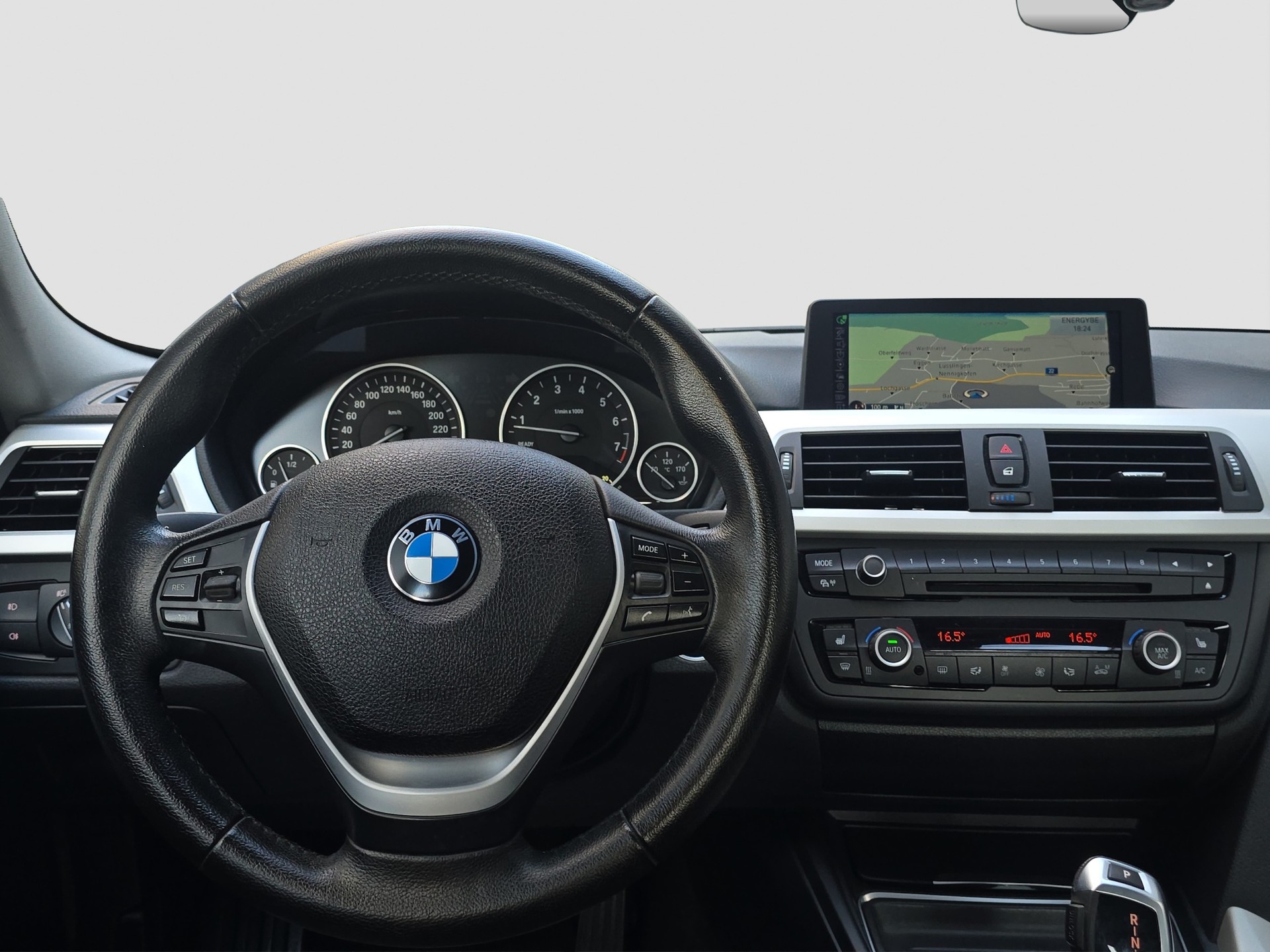 BMW 320i xDrive Steptronic-image-10
