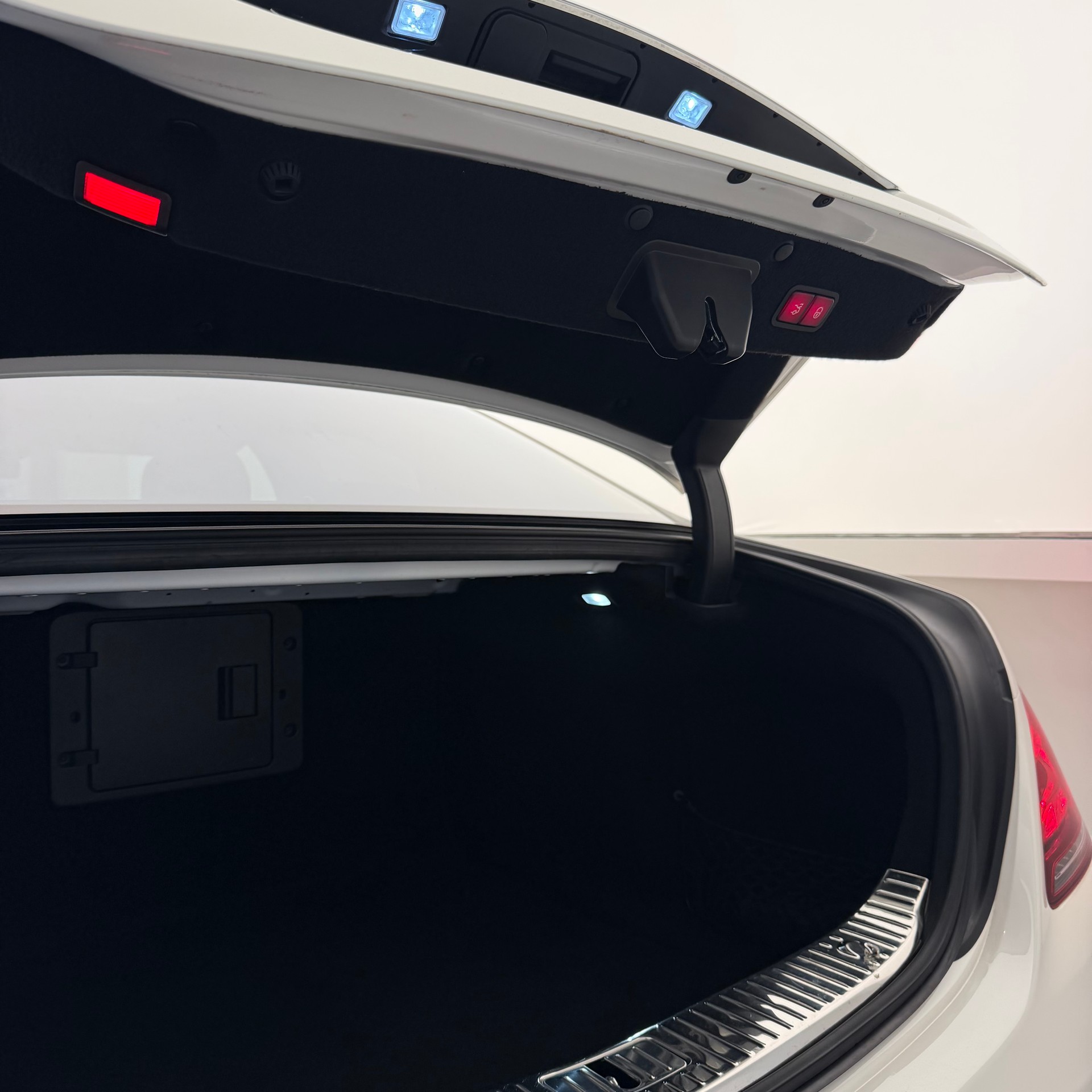 MERCEDES-BENZ S 560 9G-Tronic-image-17