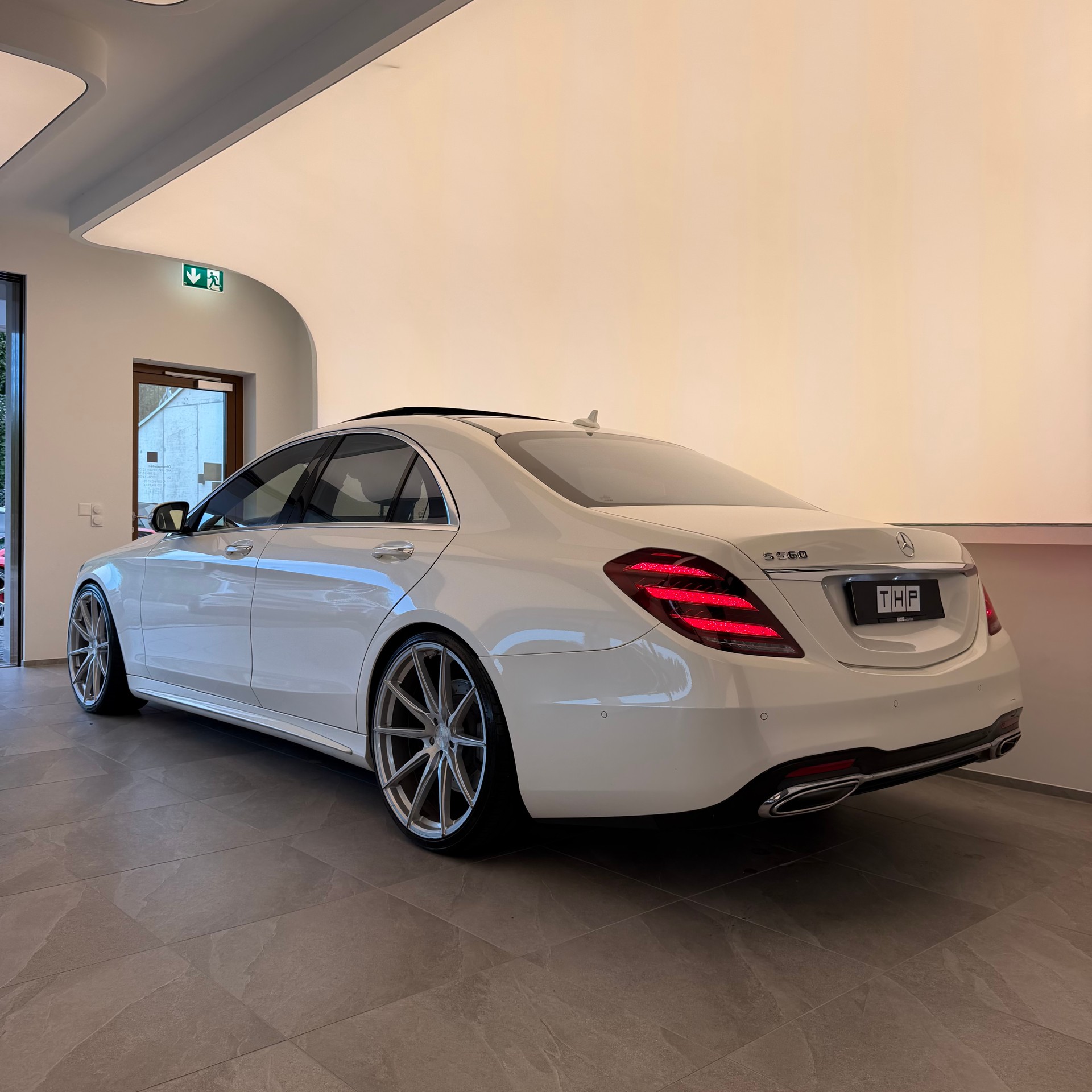 MERCEDES-BENZ S 560 9G-Tronic-image-2