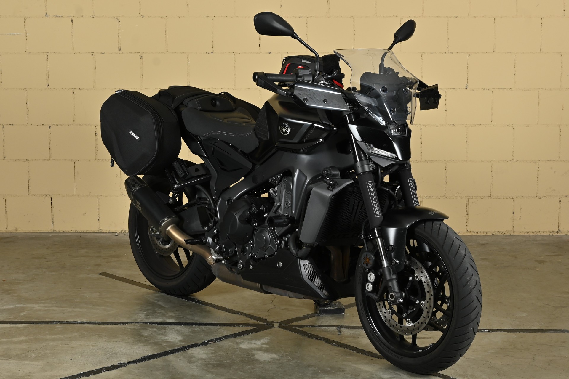 YAMAHA MT-09-showroom-element-1