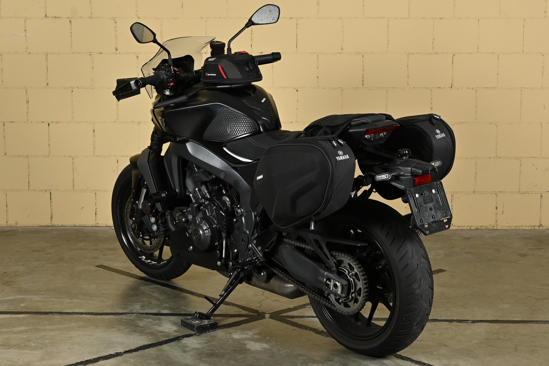 YAMAHA MT-09-image-12