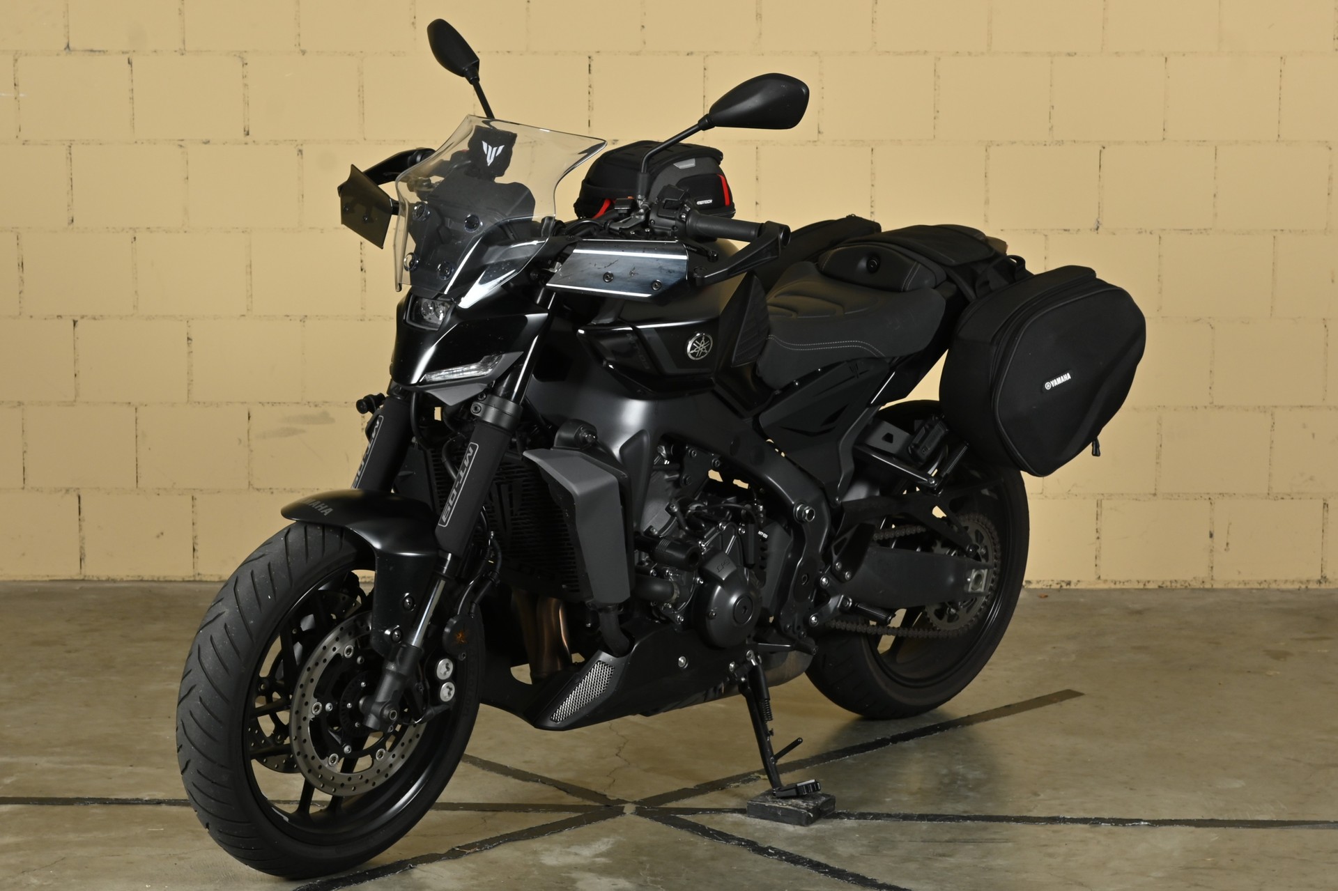 YAMAHA MT-09-showroom-element-3