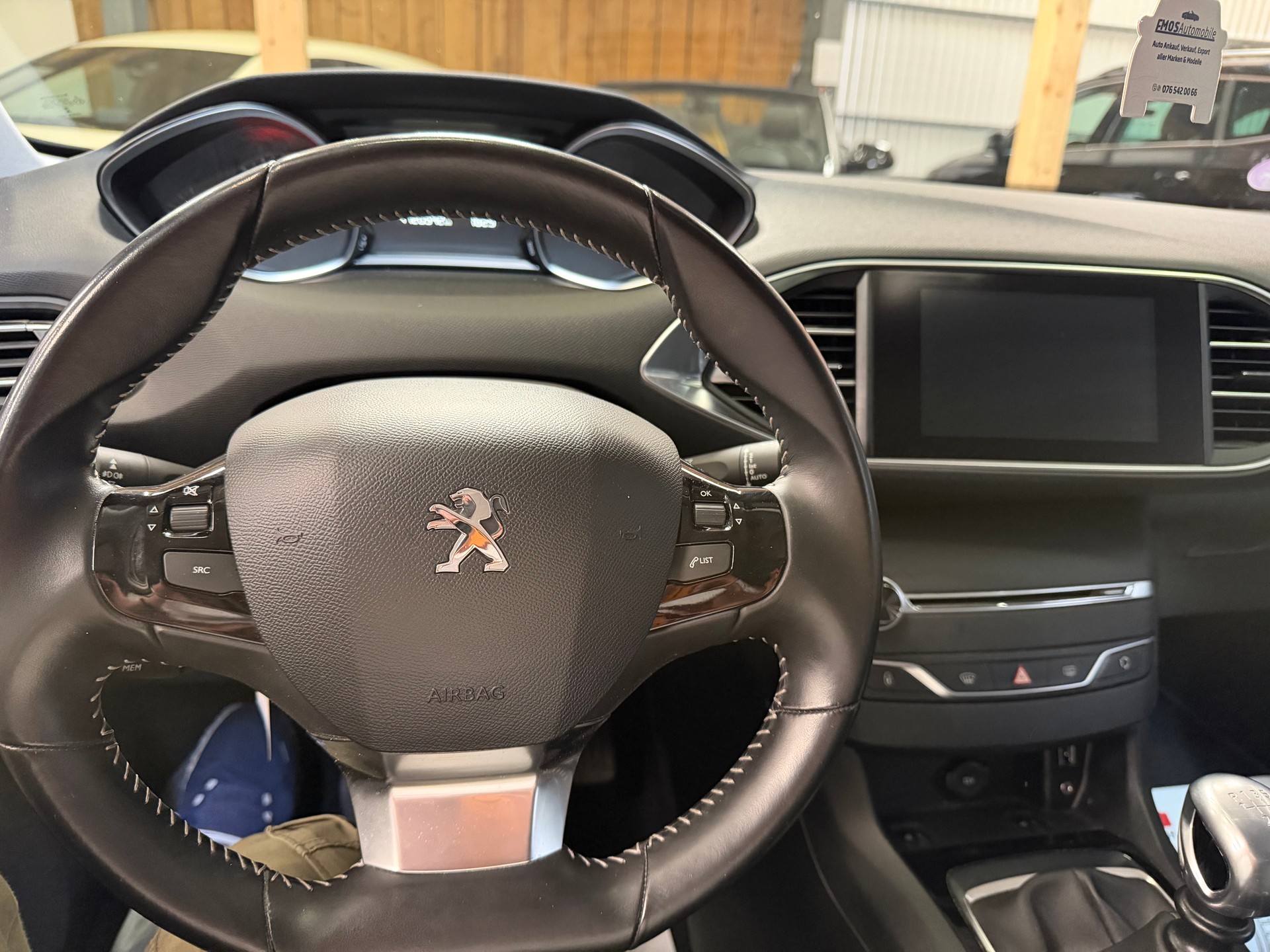 PEUGEOT 308 SW 1.2 THP Allure-image-12