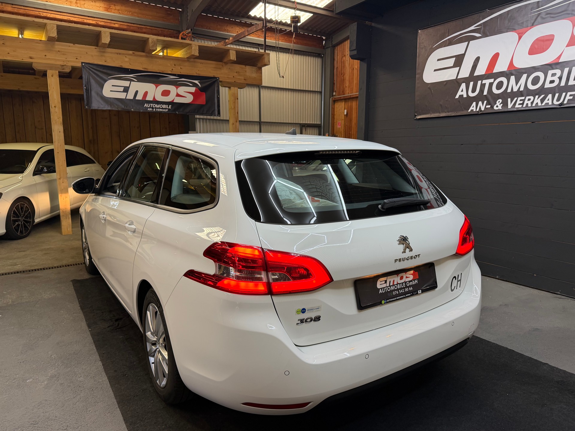PEUGEOT 308 SW 1.2 THP Allure-image-6