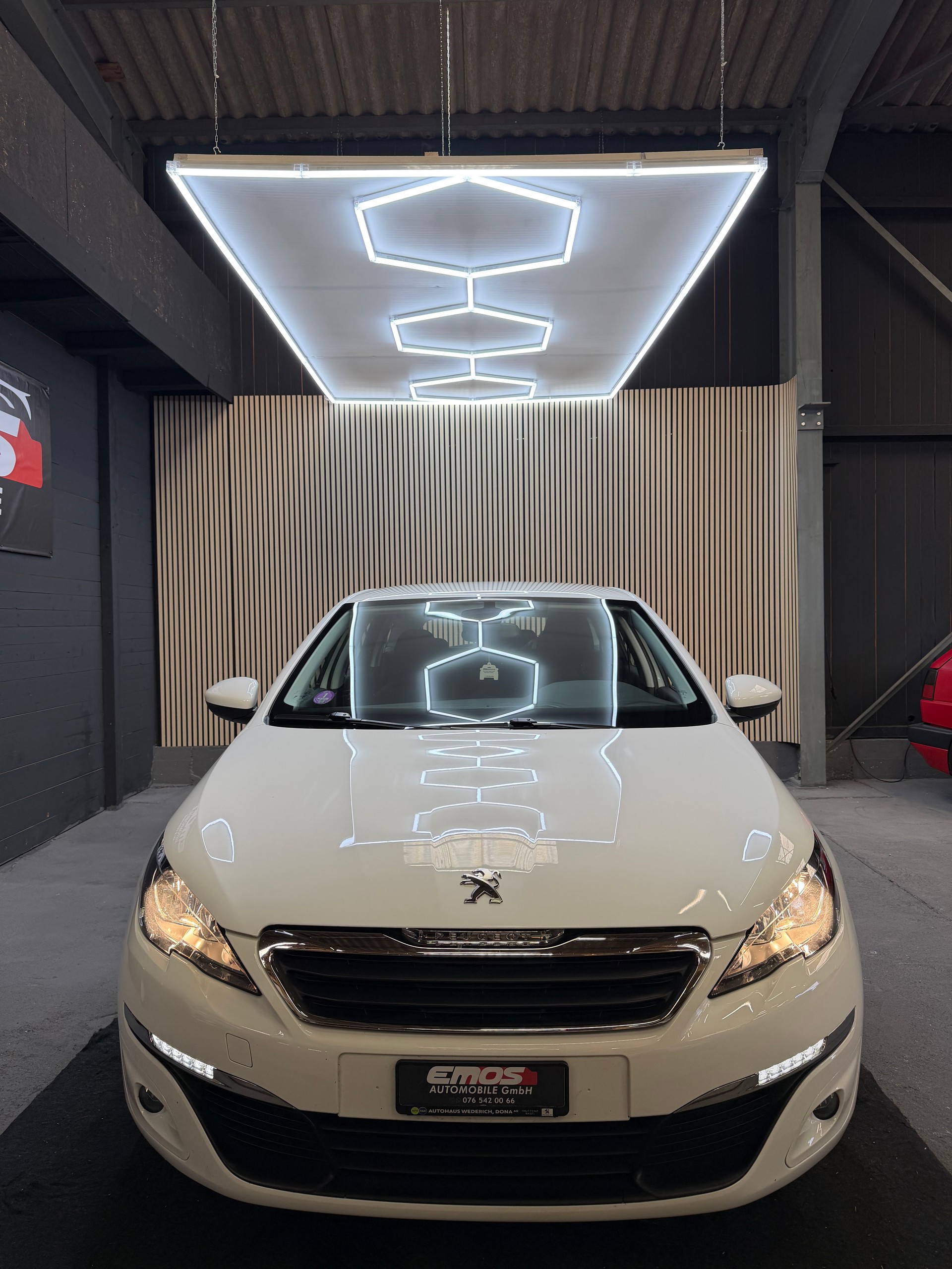 PEUGEOT 308 SW 1.2 THP Allure-image-1