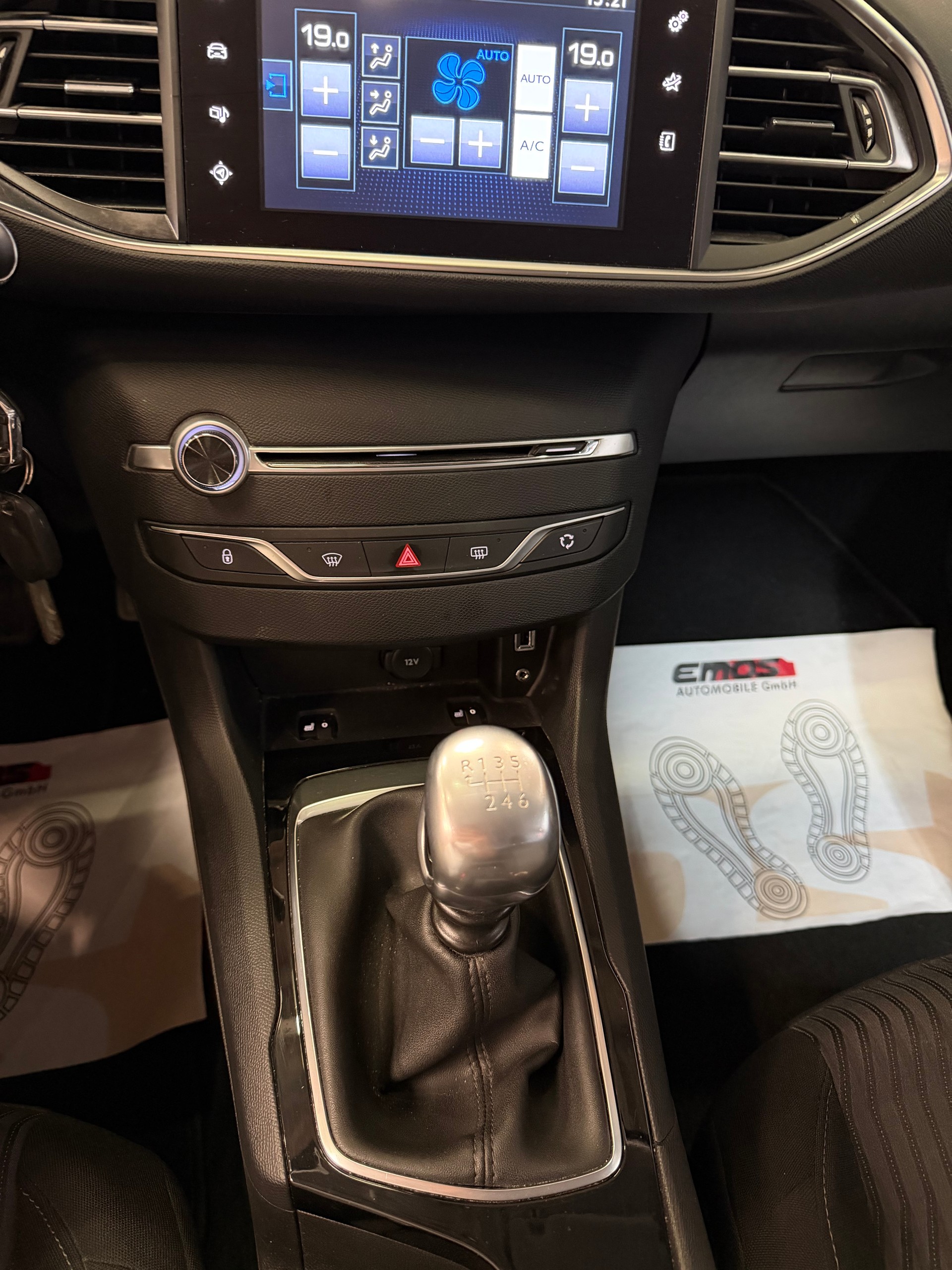 PEUGEOT 308 SW 1.2 THP Allure-image-11