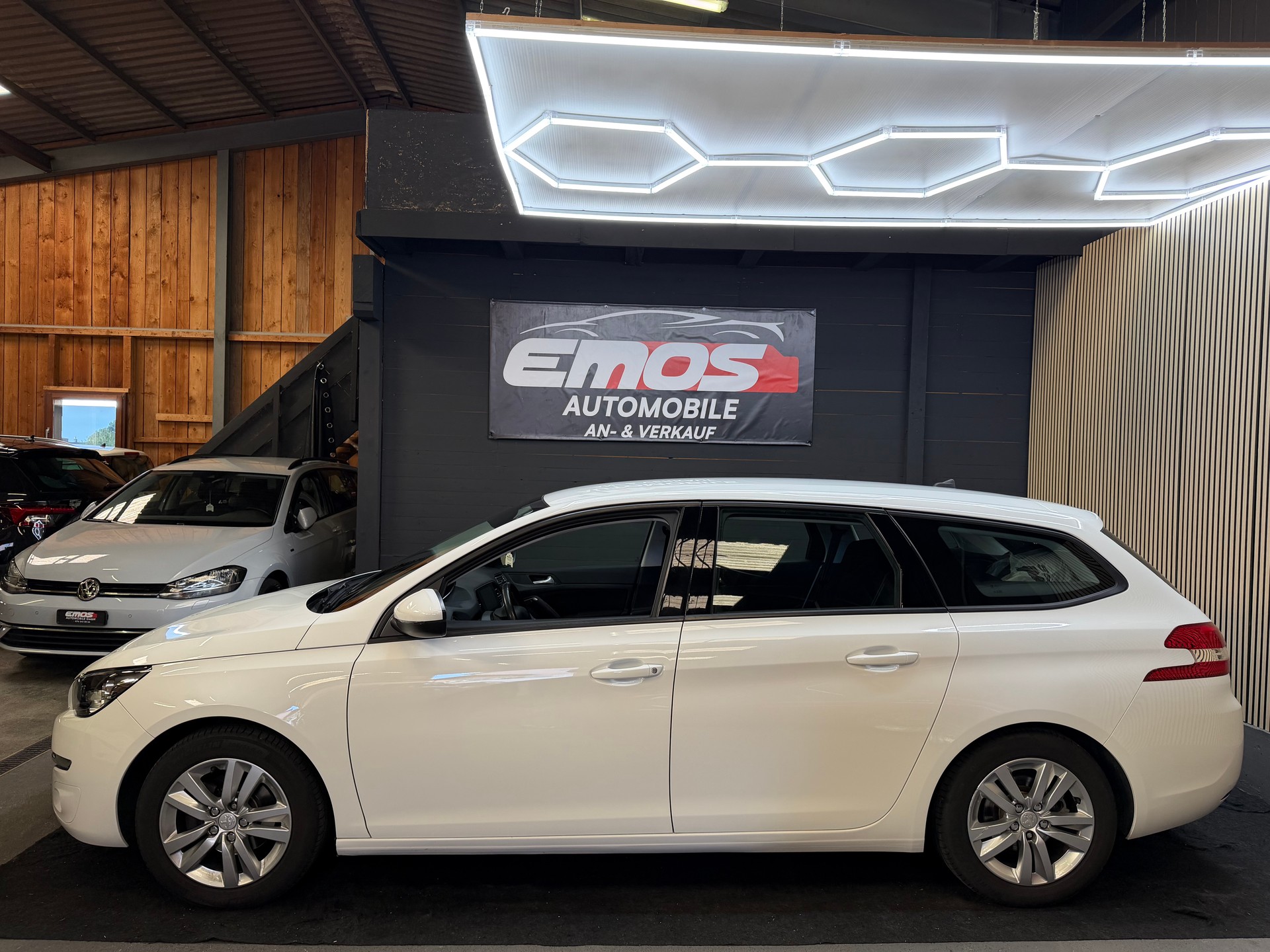 PEUGEOT 308 SW 1.2 THP Allure-image-3