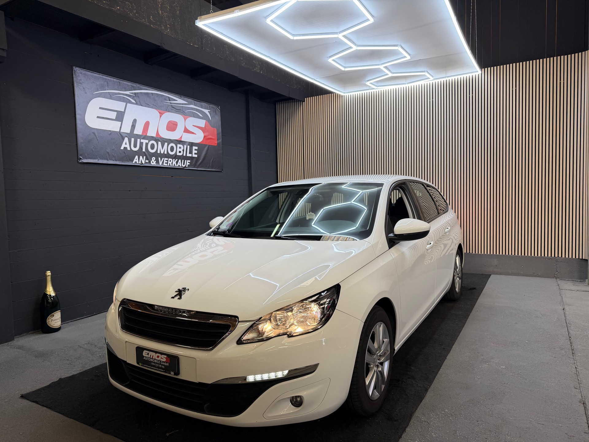 PEUGEOT 308 SW 1.2 THP Allure-image-0