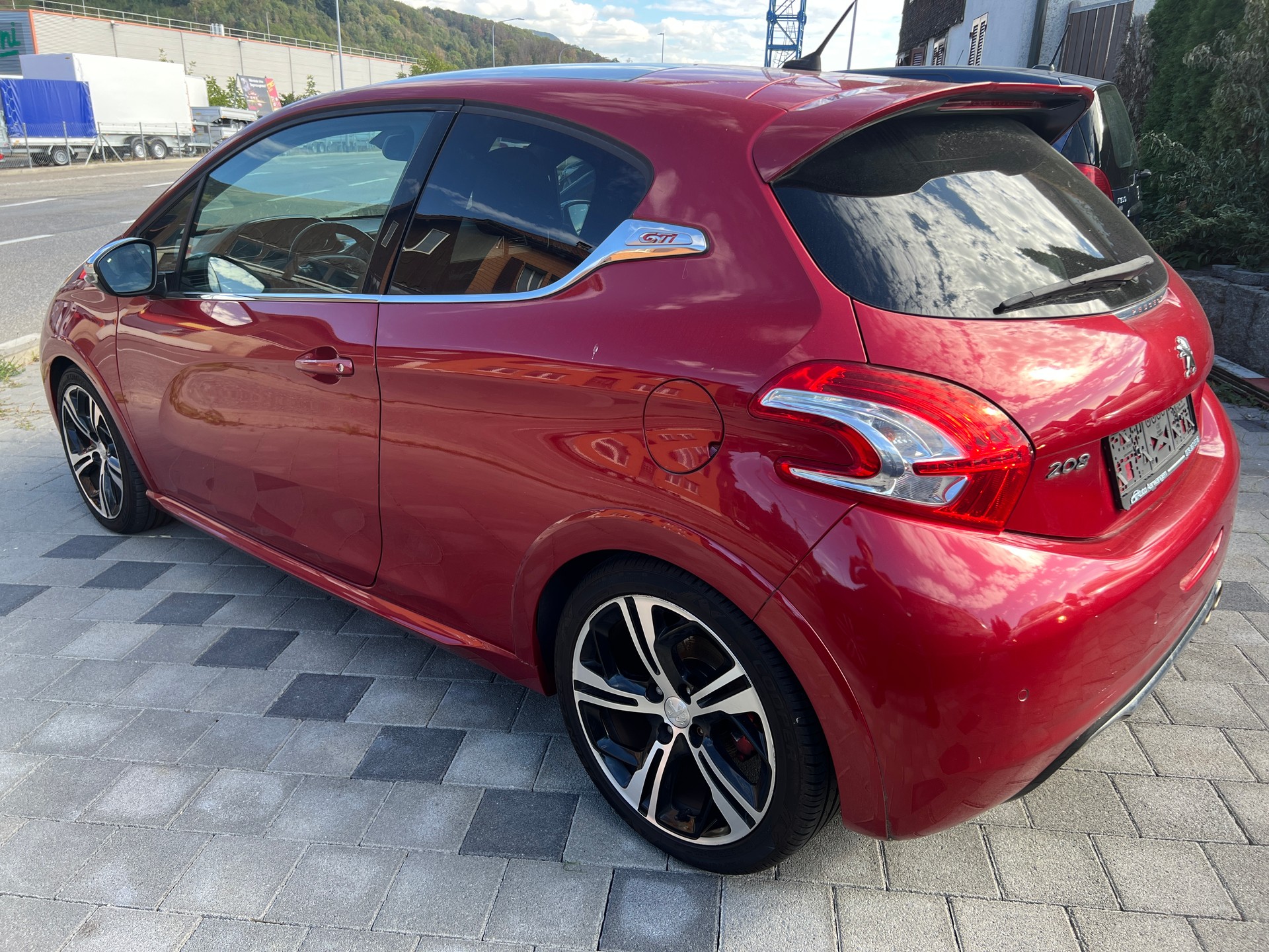 PEUGEOT 208 1.6 Turbo GTi-image-3