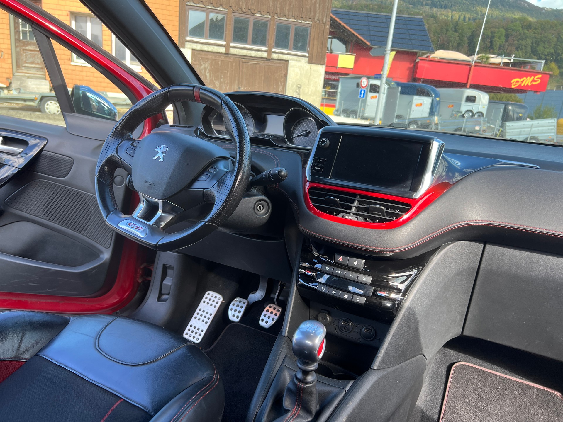 PEUGEOT 208 1.6 Turbo GTi-image-6