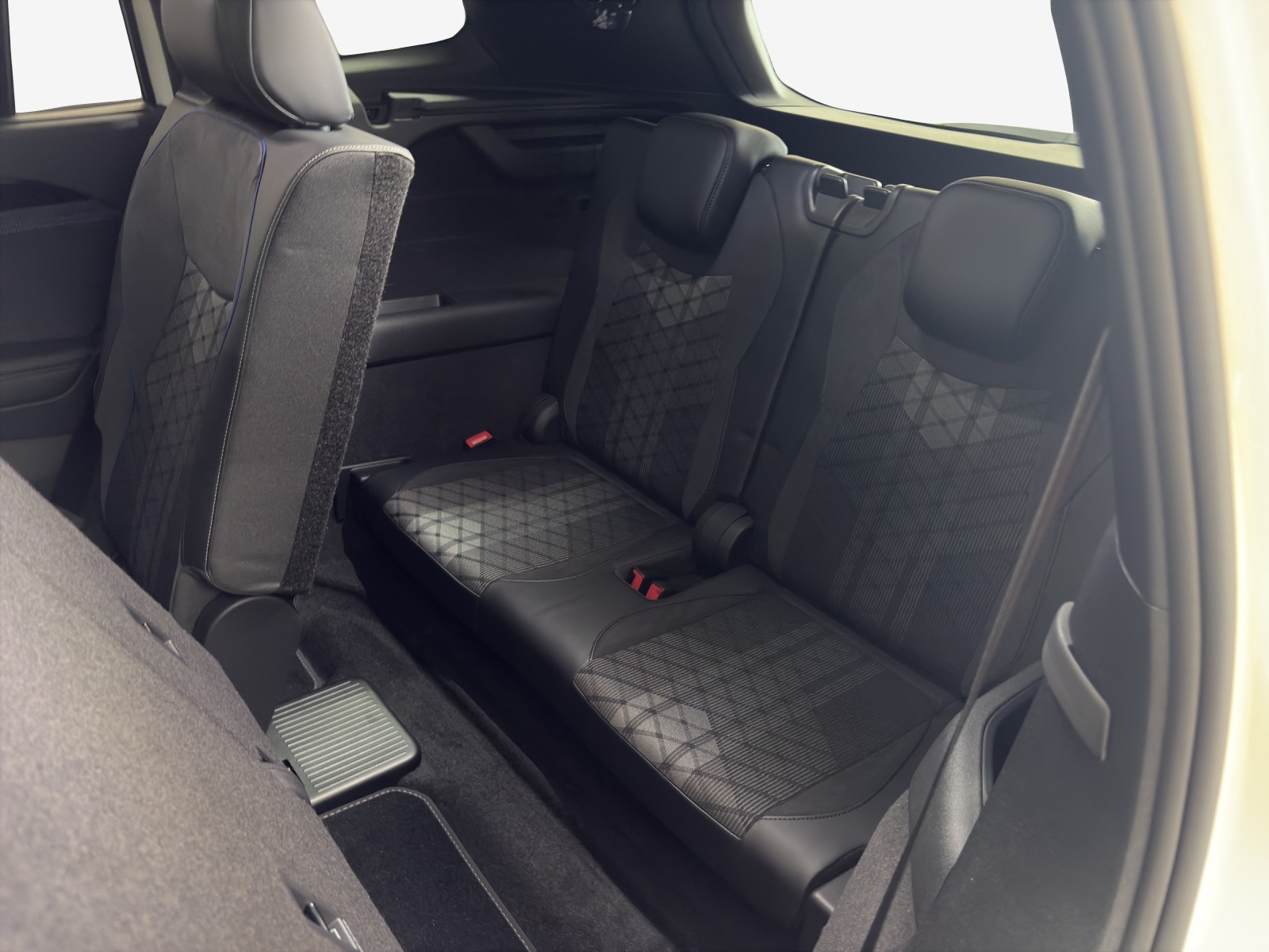 VW Tayron 2.0 TSI R-Line Plus DSG 4Motion-image-15