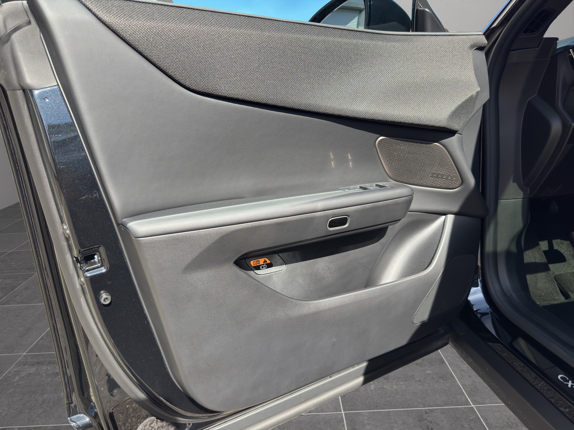 MAZDA CX-6e 68,8 kWh Takumi-image-17