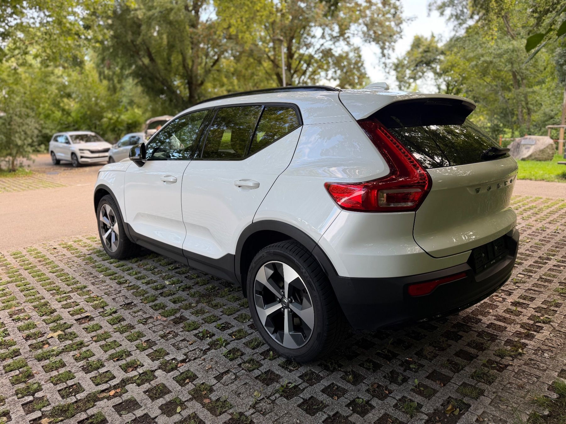 VOLVO 2.0 B3 MH Plus Bright-image-1