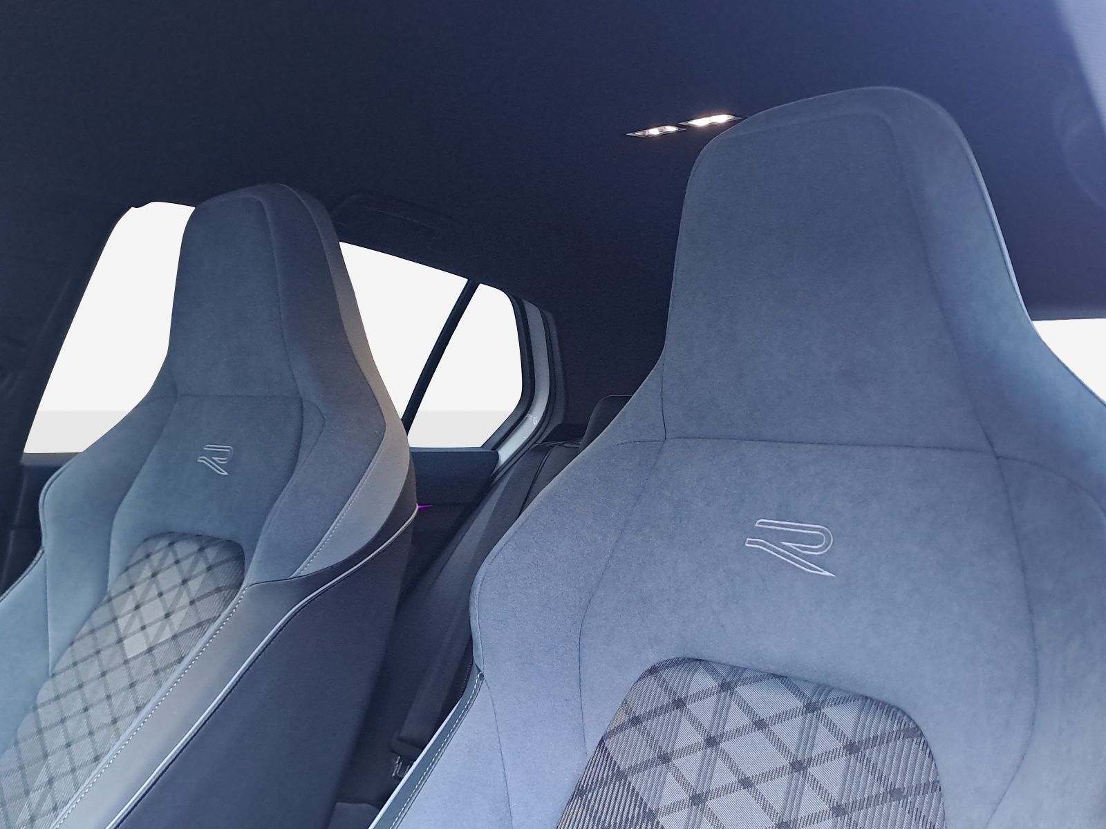 VW Golf 1.5 eTSI mHEV ACT R-Line DSG-image-14