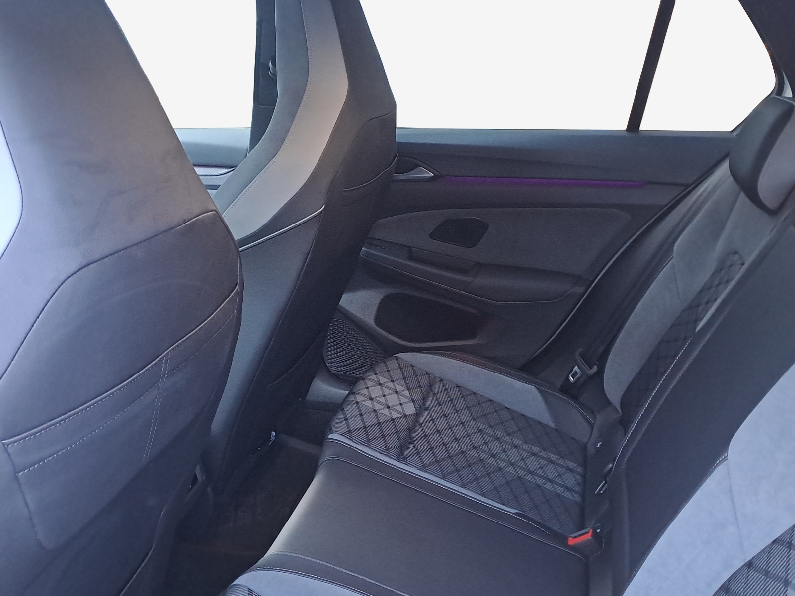VW Golf 1.5 eTSI mHEV ACT R-Line DSG-image-11