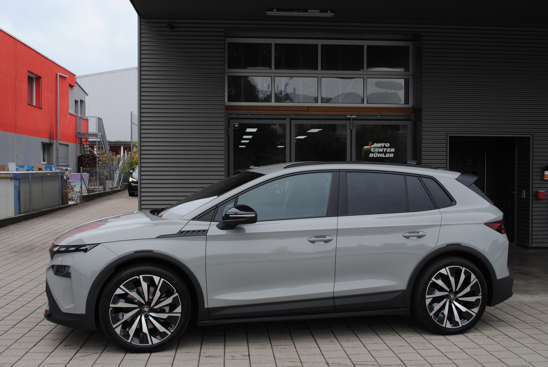 SKODA Elroq 85x Sportline 4x4-image-3