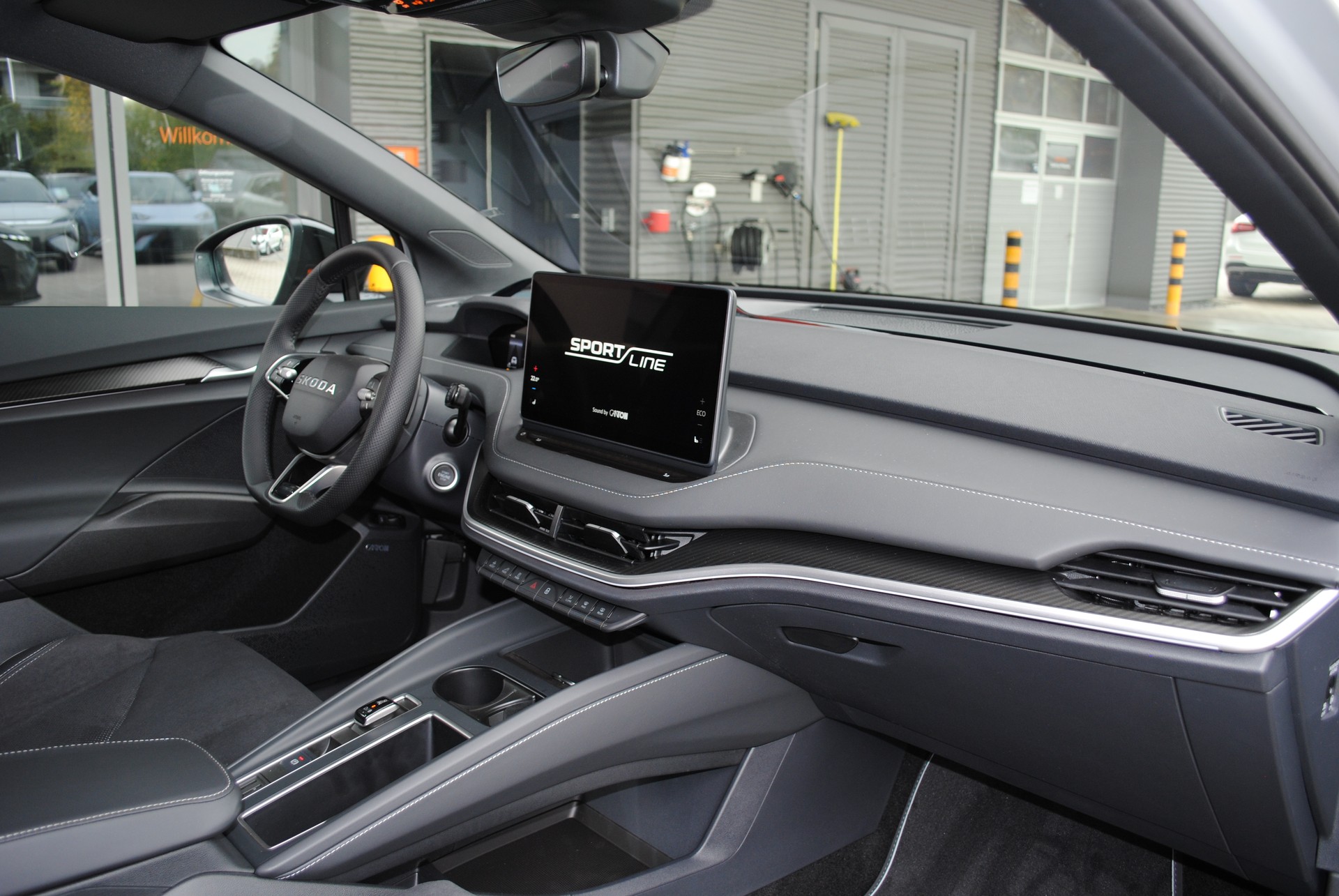 SKODA Elroq 85x Sportline 4x4-image-12