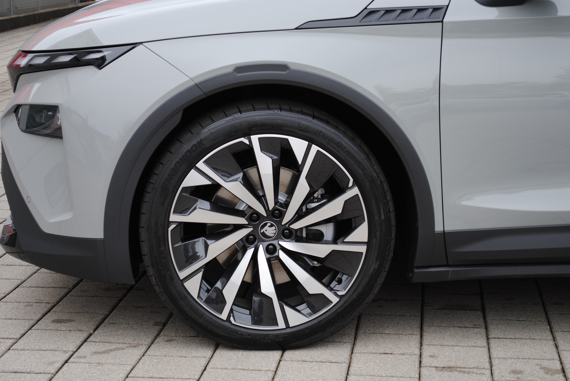SKODA Elroq 85x Sportline 4x4-image-8