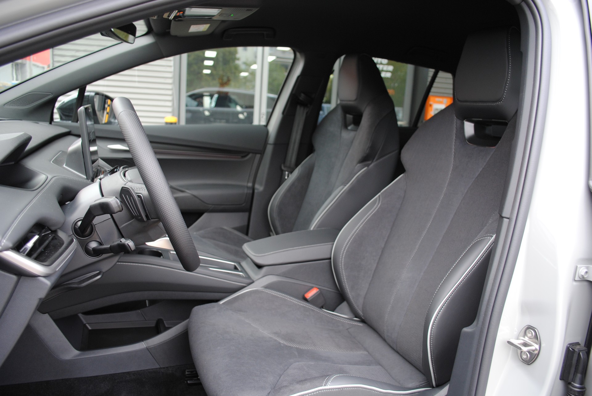 SKODA Elroq 85x Sportline 4x4-image-9