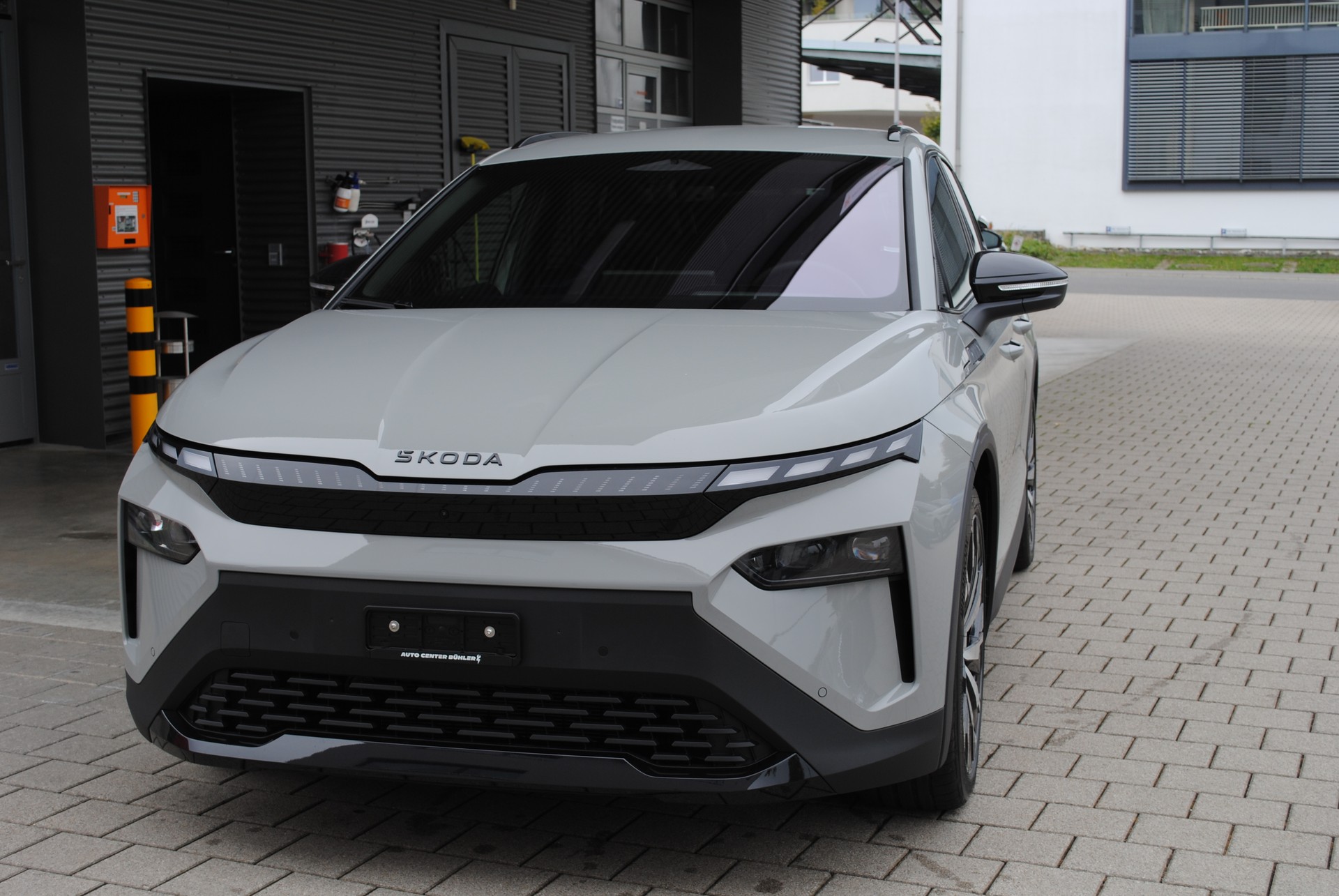 SKODA Elroq 85x Sportline 4x4-image-1