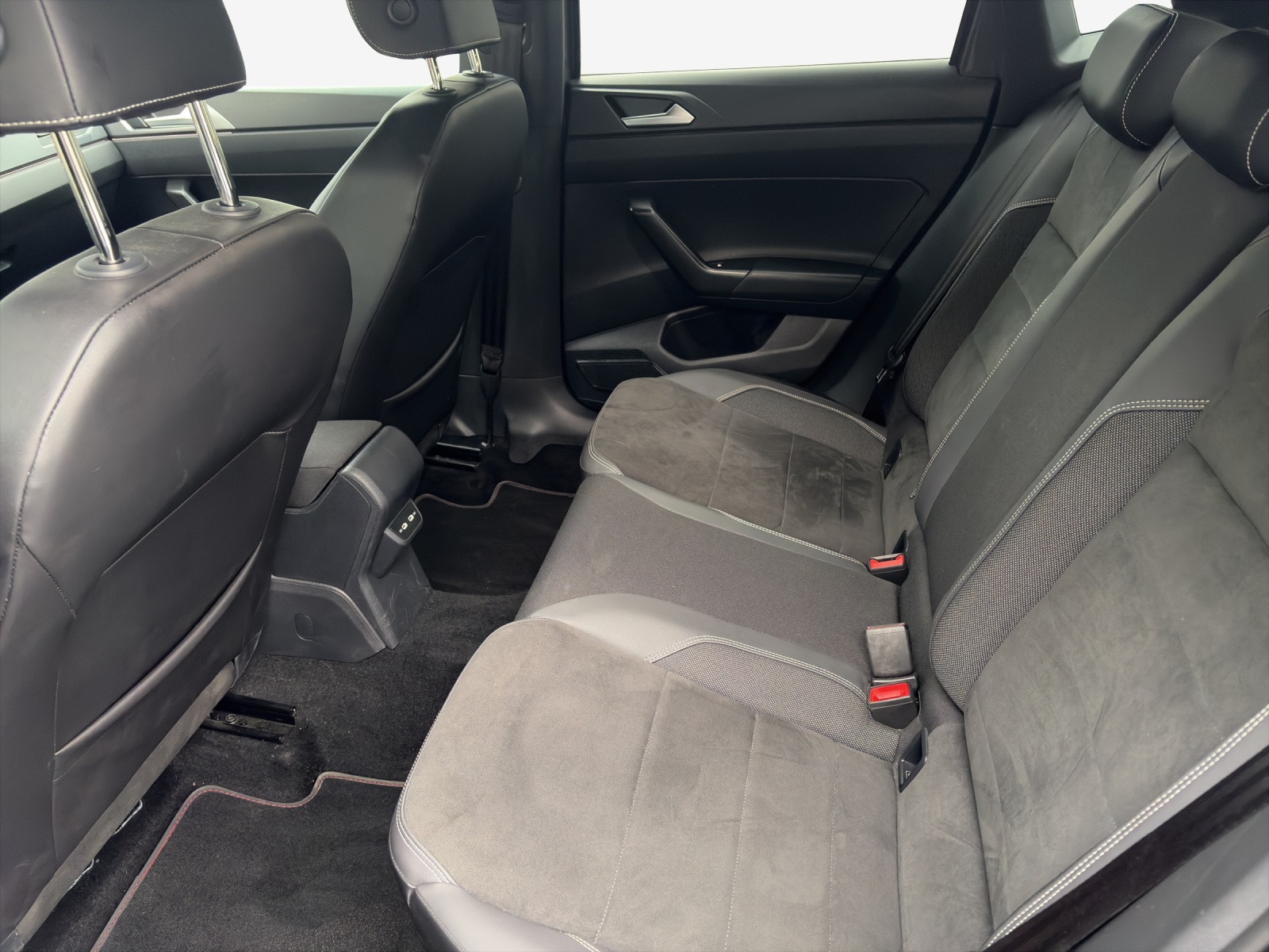 VW Polo 2.0 TSI GTI DSG-image-11