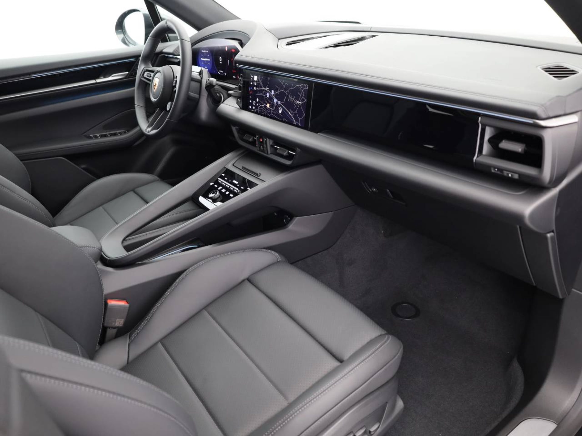 PORSCHE Macan 4S-image-14