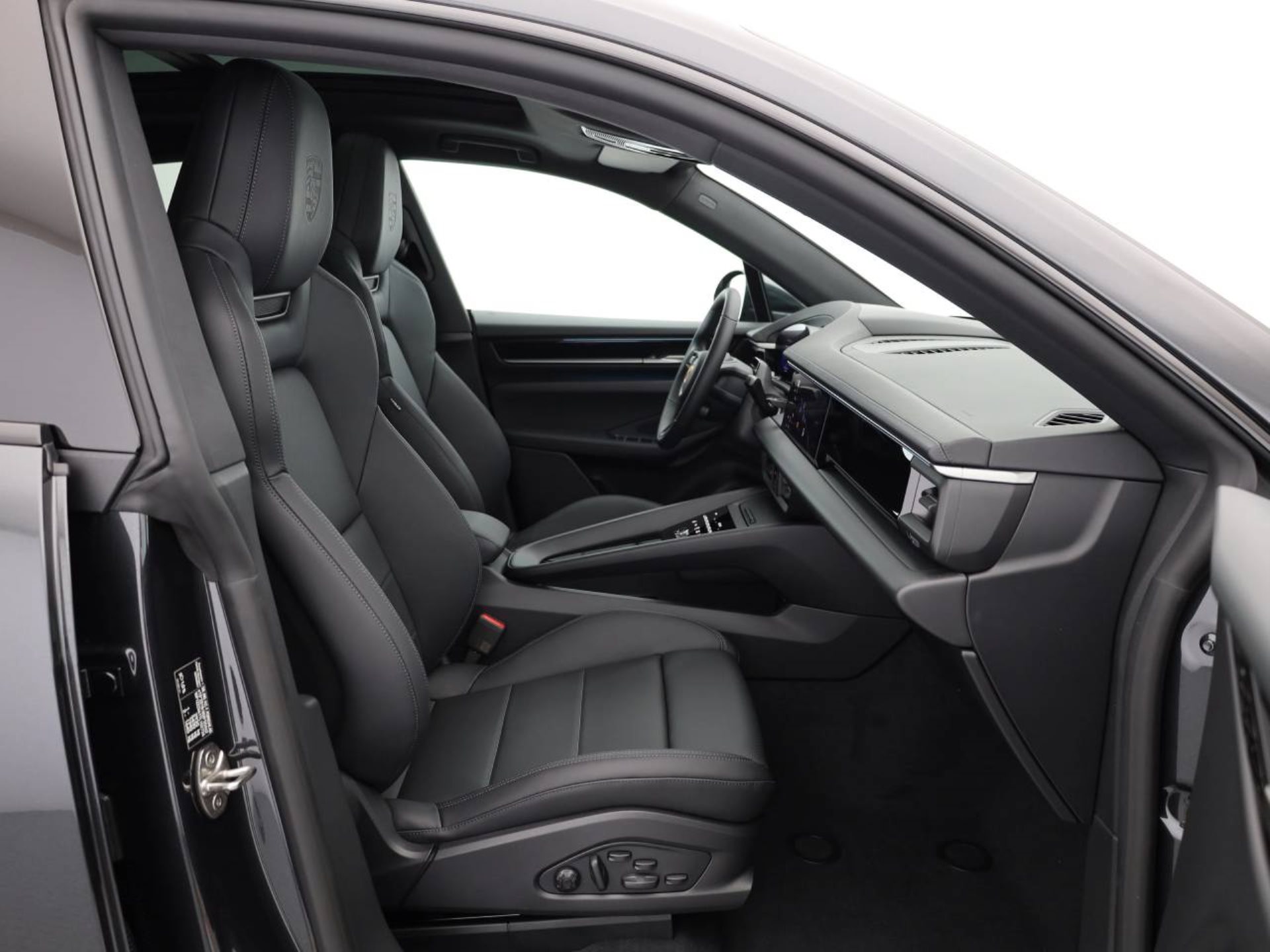 PORSCHE Macan 4S-image-15
