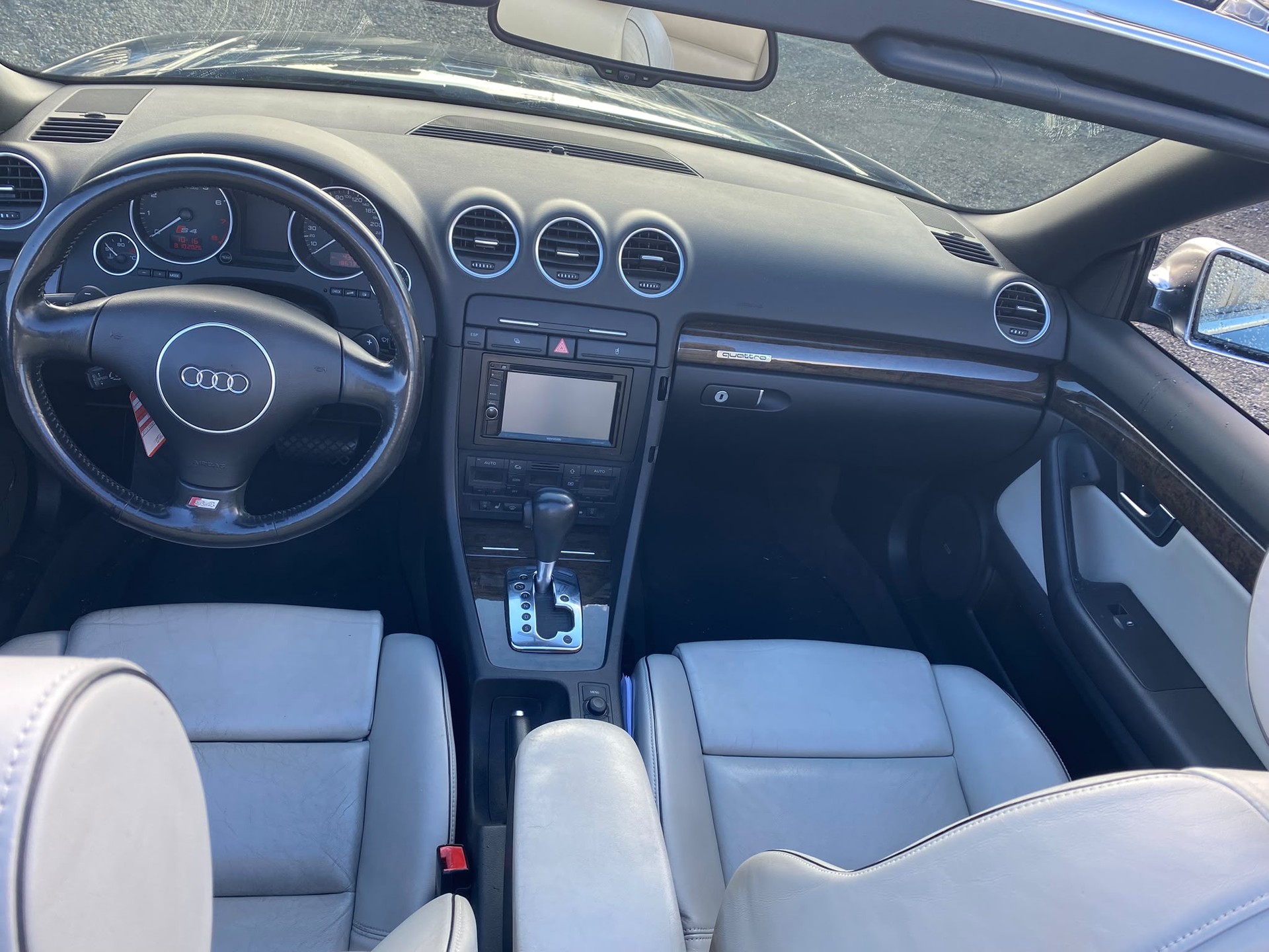 AUDI S4 Cabriolet 4.2 V8 quattro-image-10