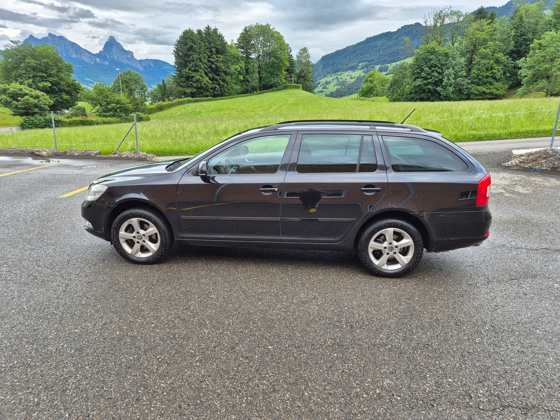 SKODA Octavia Combi 1.8 TSI Swiss Adventure 4x4-image-1