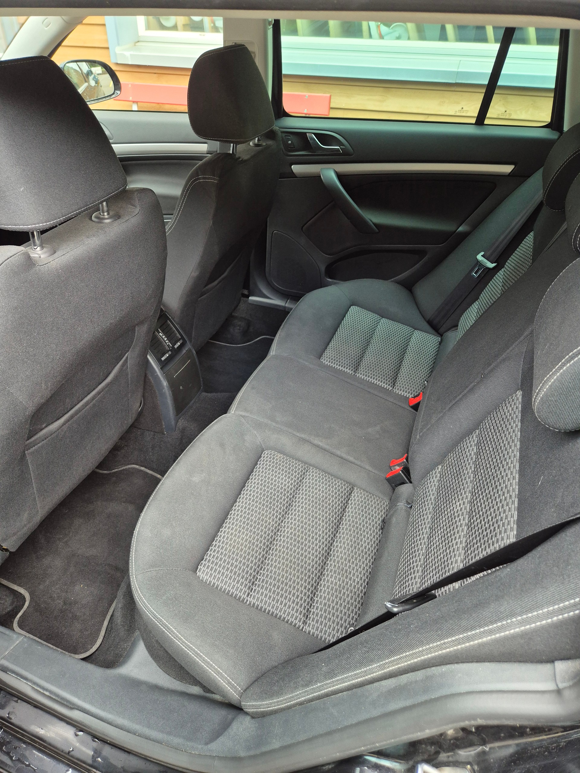 SKODA Octavia Combi 1.8 TSI Swiss Adventure 4x4-image-7