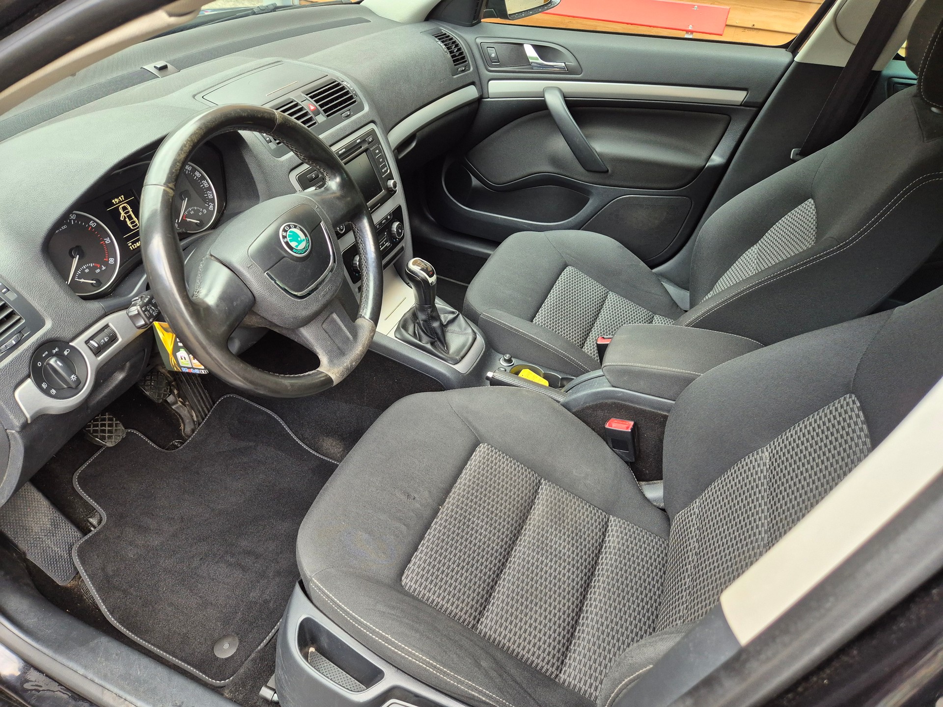 SKODA Octavia Combi 1.8 TSI Swiss Adventure 4x4-image-5