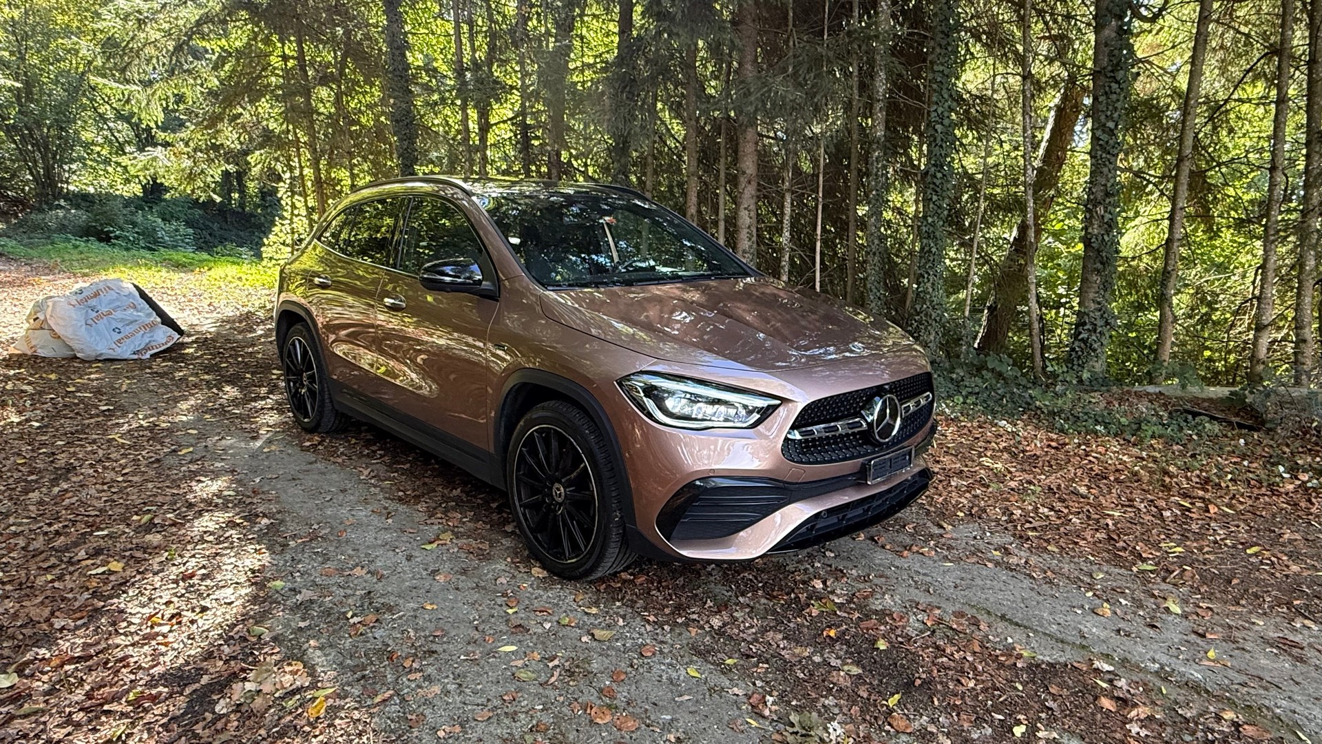 MERCEDES-BENZ GLA 250e AMG Line 8G-DCT-image-1