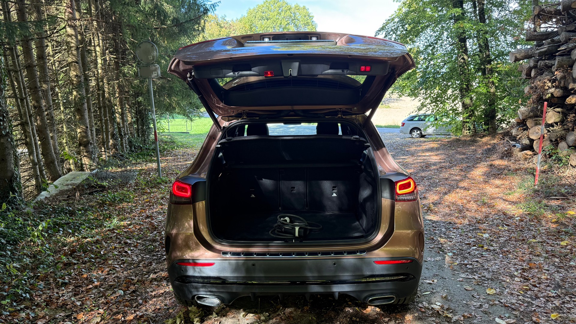 MERCEDES-BENZ GLA 250e AMG Line 8G-DCT-image-6