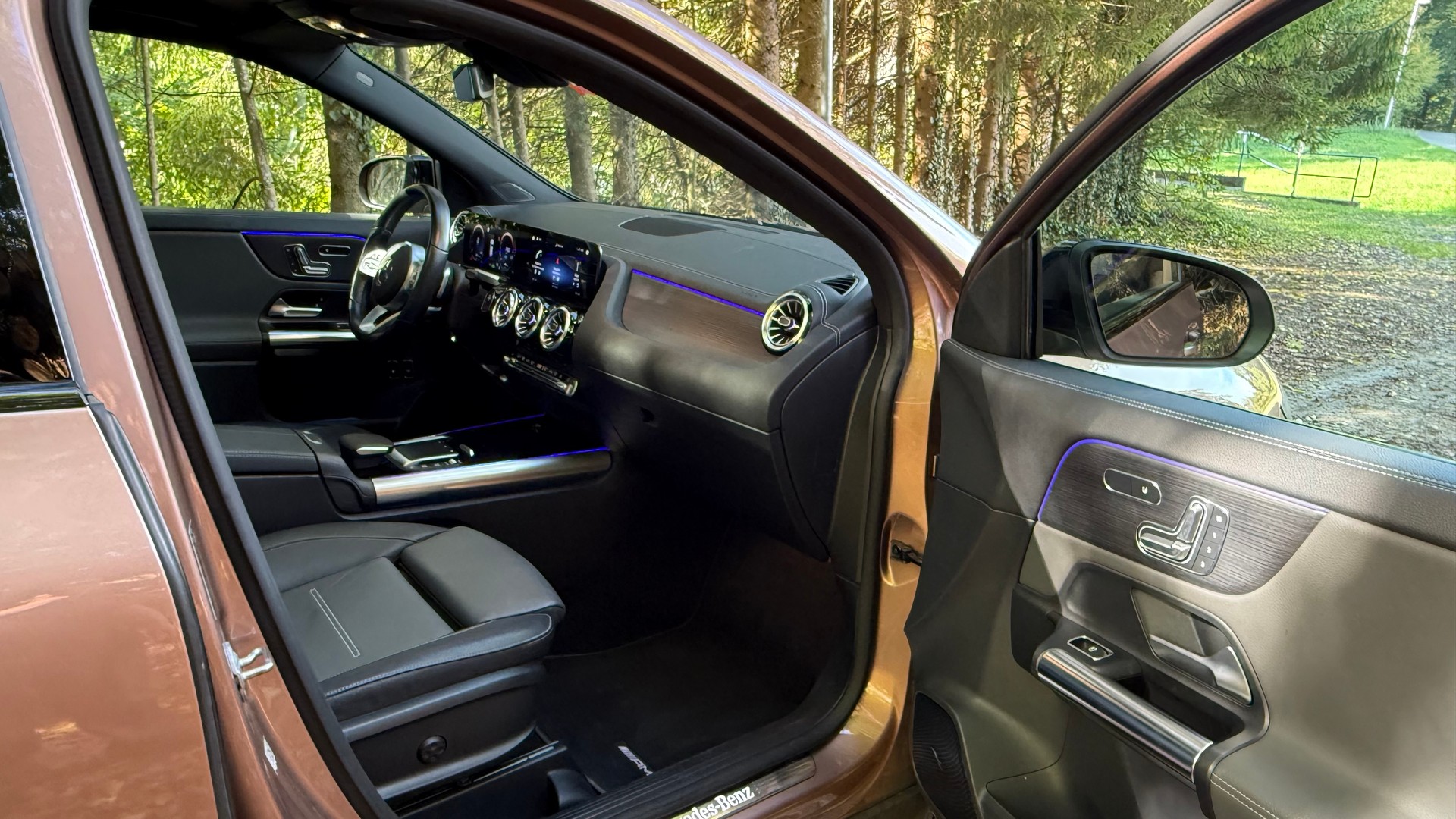 MERCEDES-BENZ GLA 250e AMG Line 8G-DCT-image-8